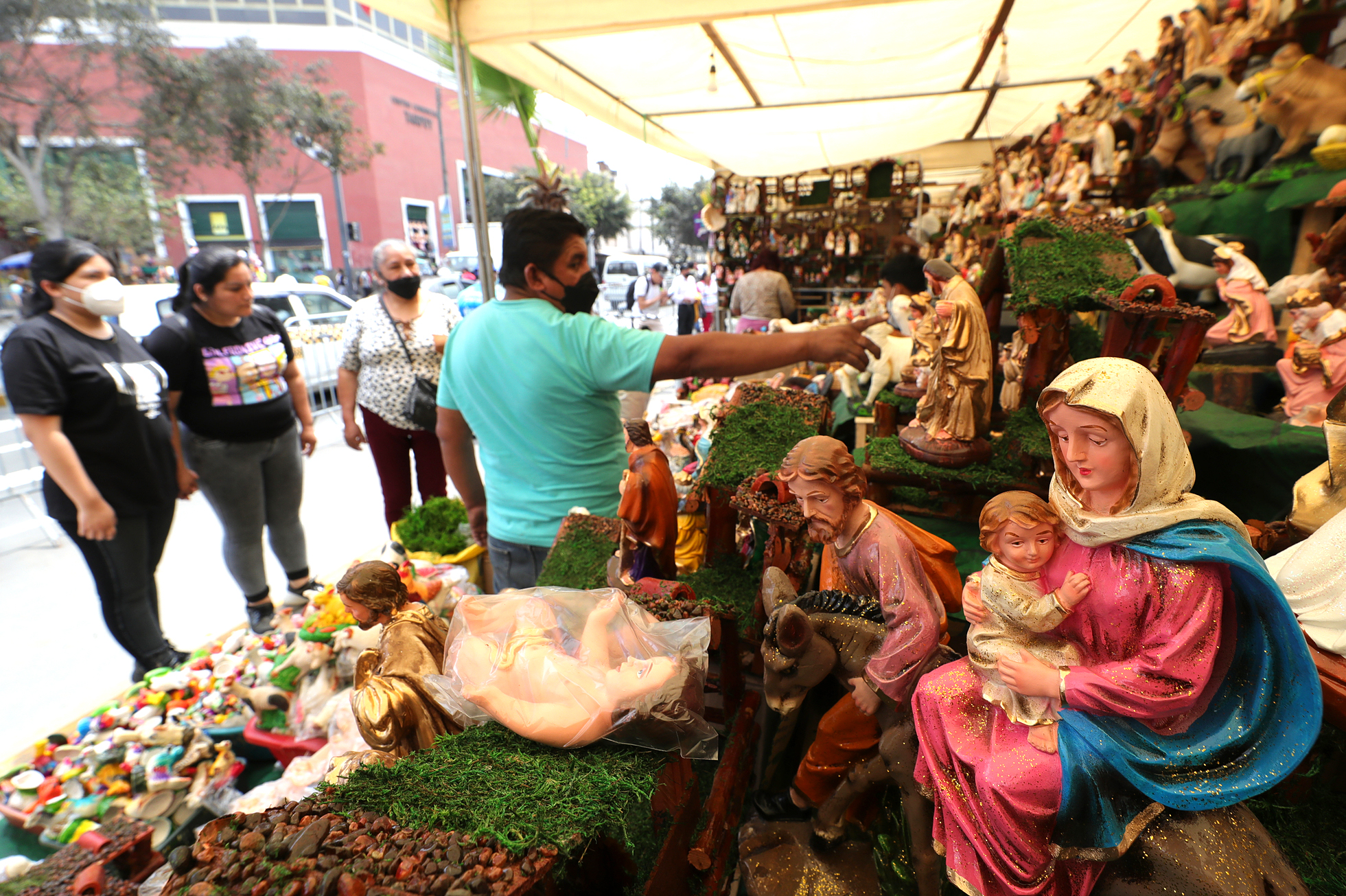 Feria de Nacimientos, el paraíso de la decoración navideña está en el Cercado de Lima: conoce las historias detrás de los comerciantes