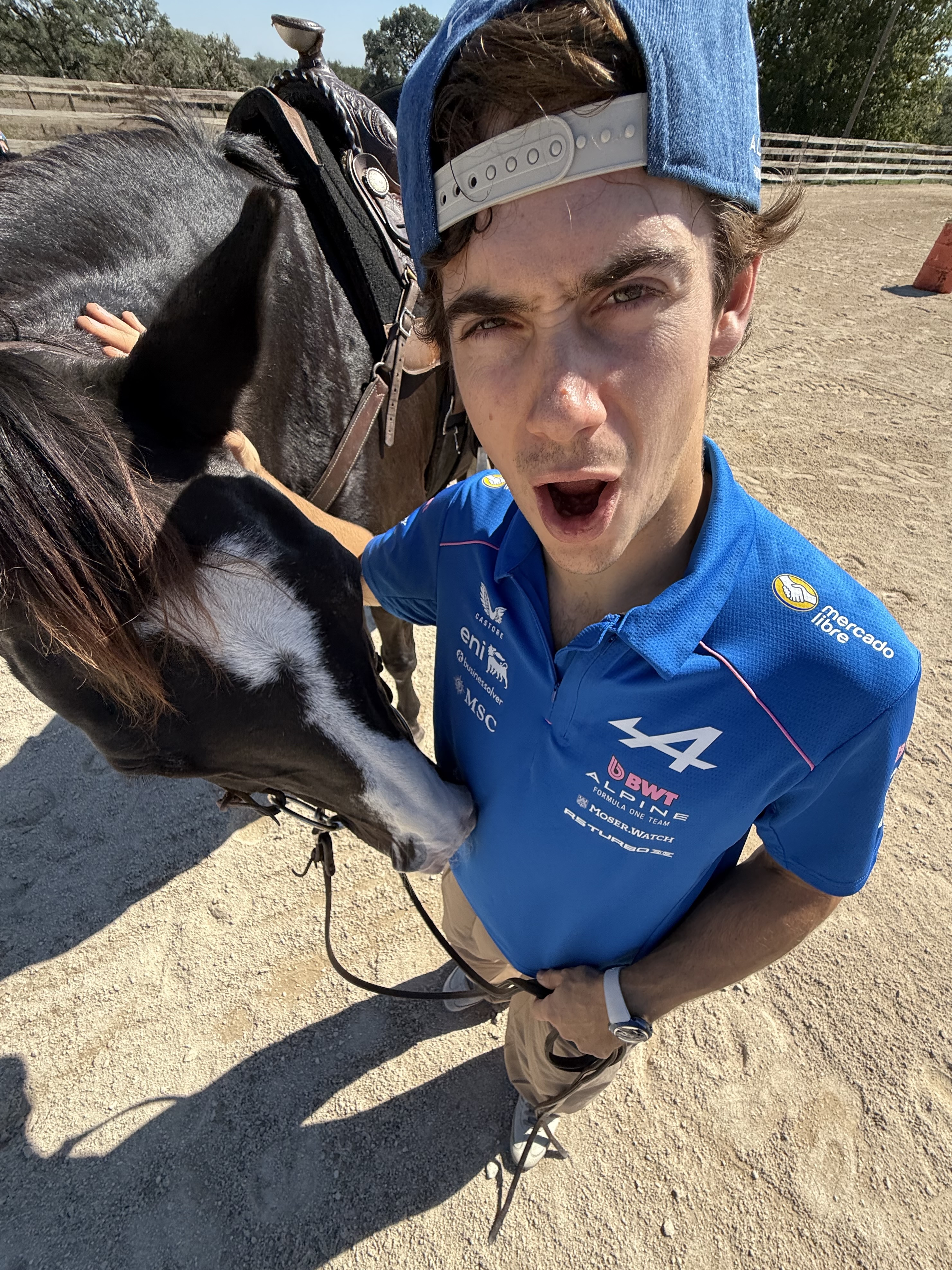 Los desopilantes videos de Franco Colapinto cabalgando que causaron furor en las redes sociales: "El gaucho salvaje"
