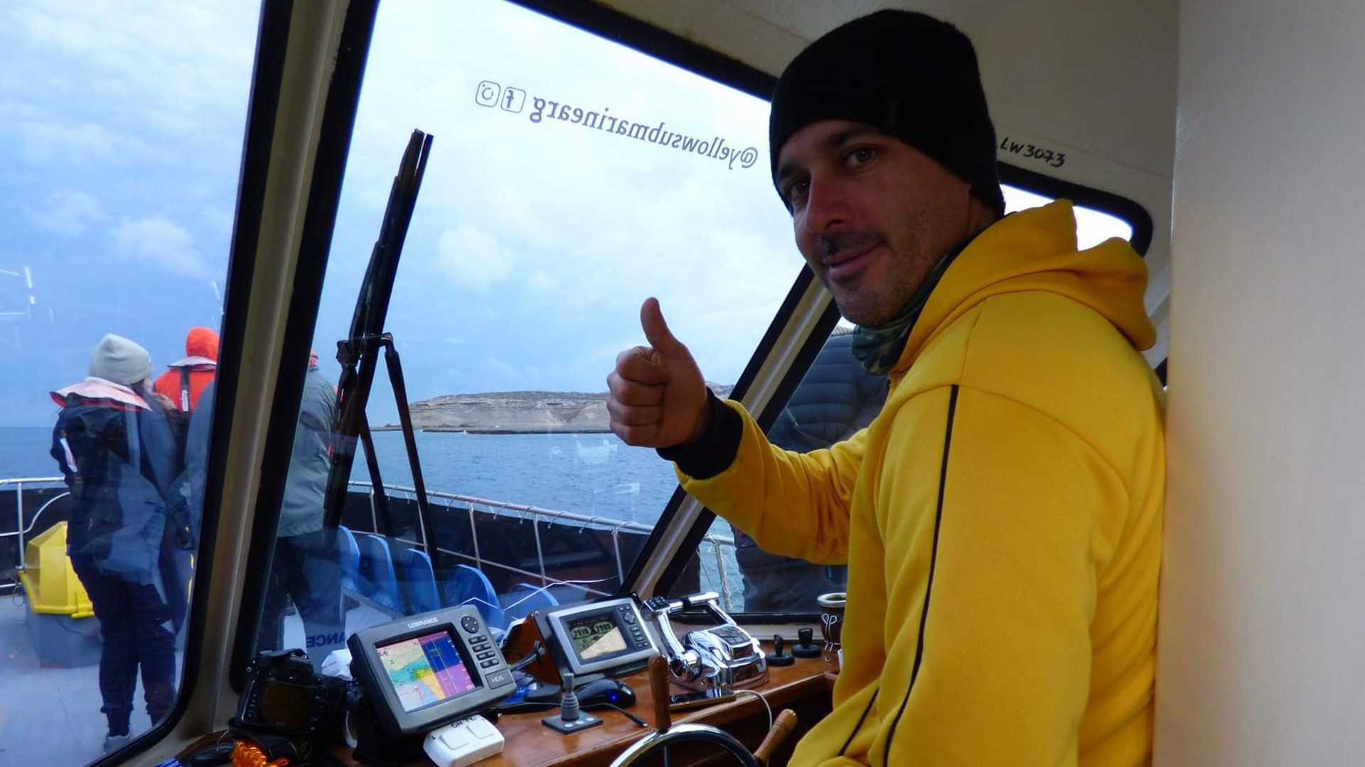 Juan Pablo Martorell era el capitán del Yellow Submarine, un semisumergible para el avistaje de ballenas en Puerto Pirámides: Resnik lo acusó por robar pero la Justicia no le cree