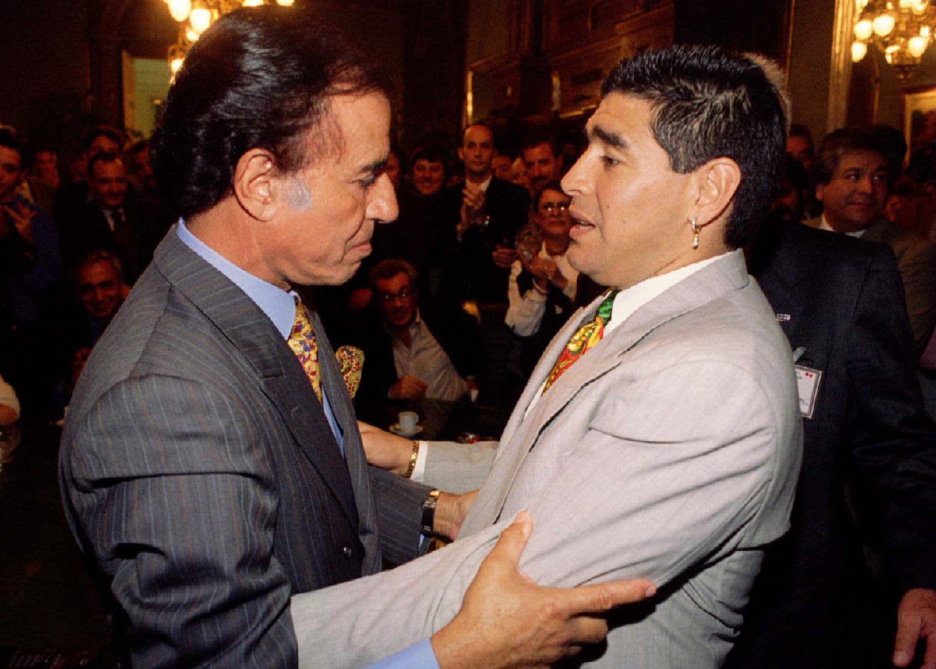 Diego Maradona felicitó al ex mandatario en la Casa Rosada en 1995, cuando consiguió la reelección