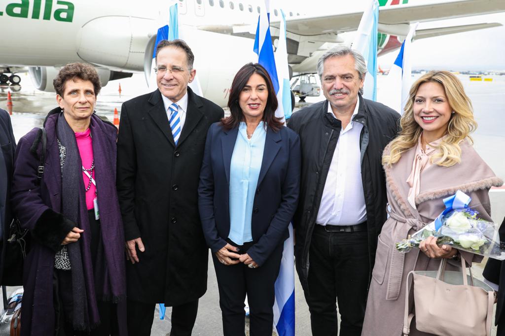 Alberto Fernández es recibido en Tel Aviv por Modi Ephraim y la embajadora de Israel en la Argentina, Galit Ronen