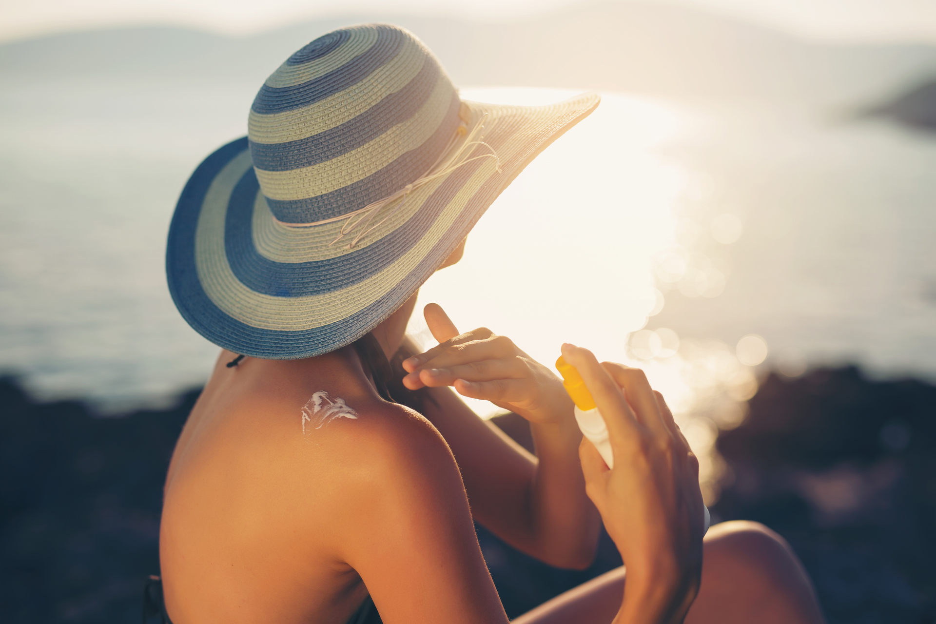 La exposición excesiva al sol puede producir envejecimiento de la piel, cataratas y cáncer de piel (Getty Images)