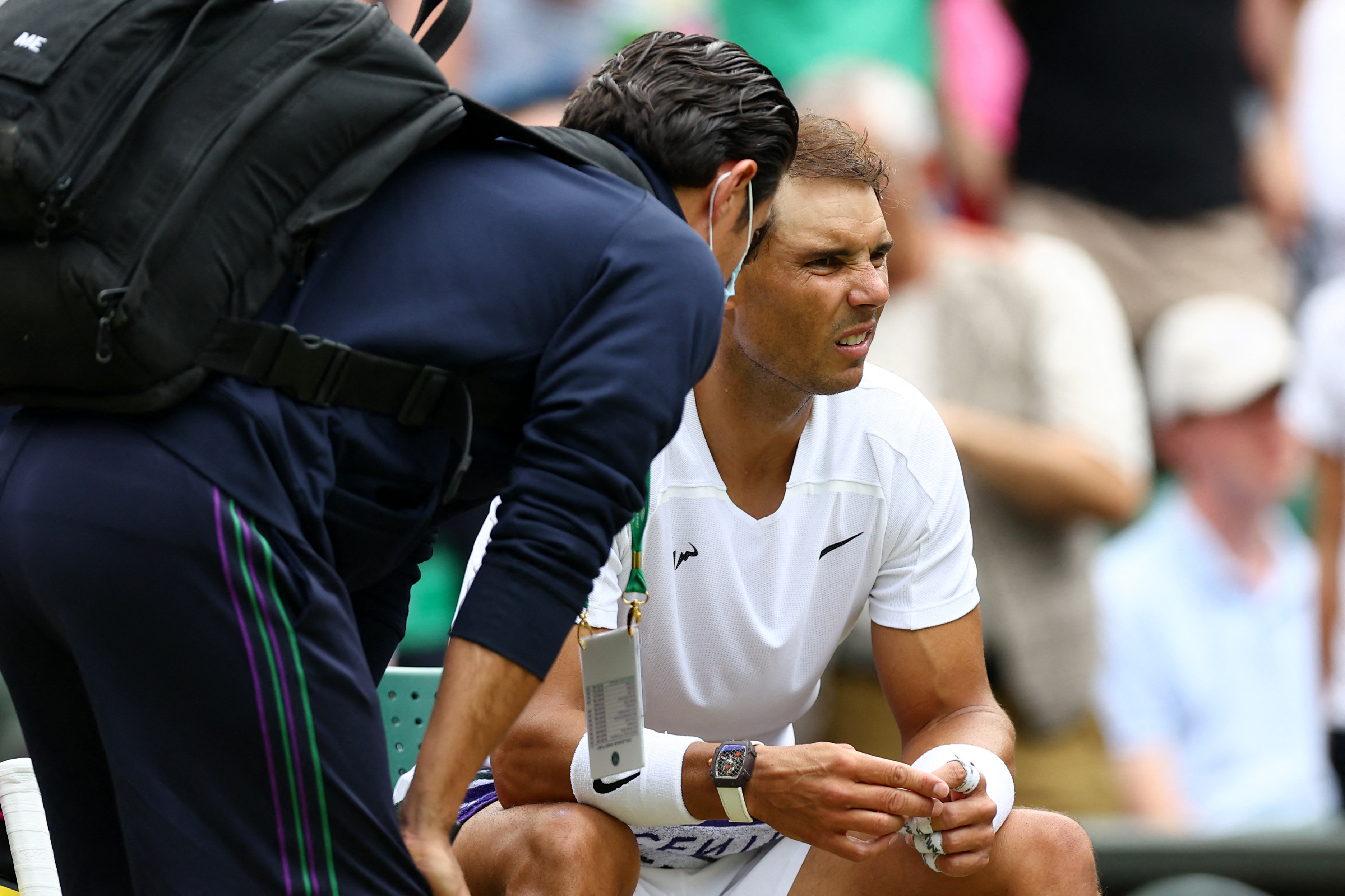 Rafael Nadal debió recibir atención médica en el juego ante Taylor Fritz de cuartos de final y siguió jugando a pesar de la lesión (Foto: Reuters / Hannah Mckay)