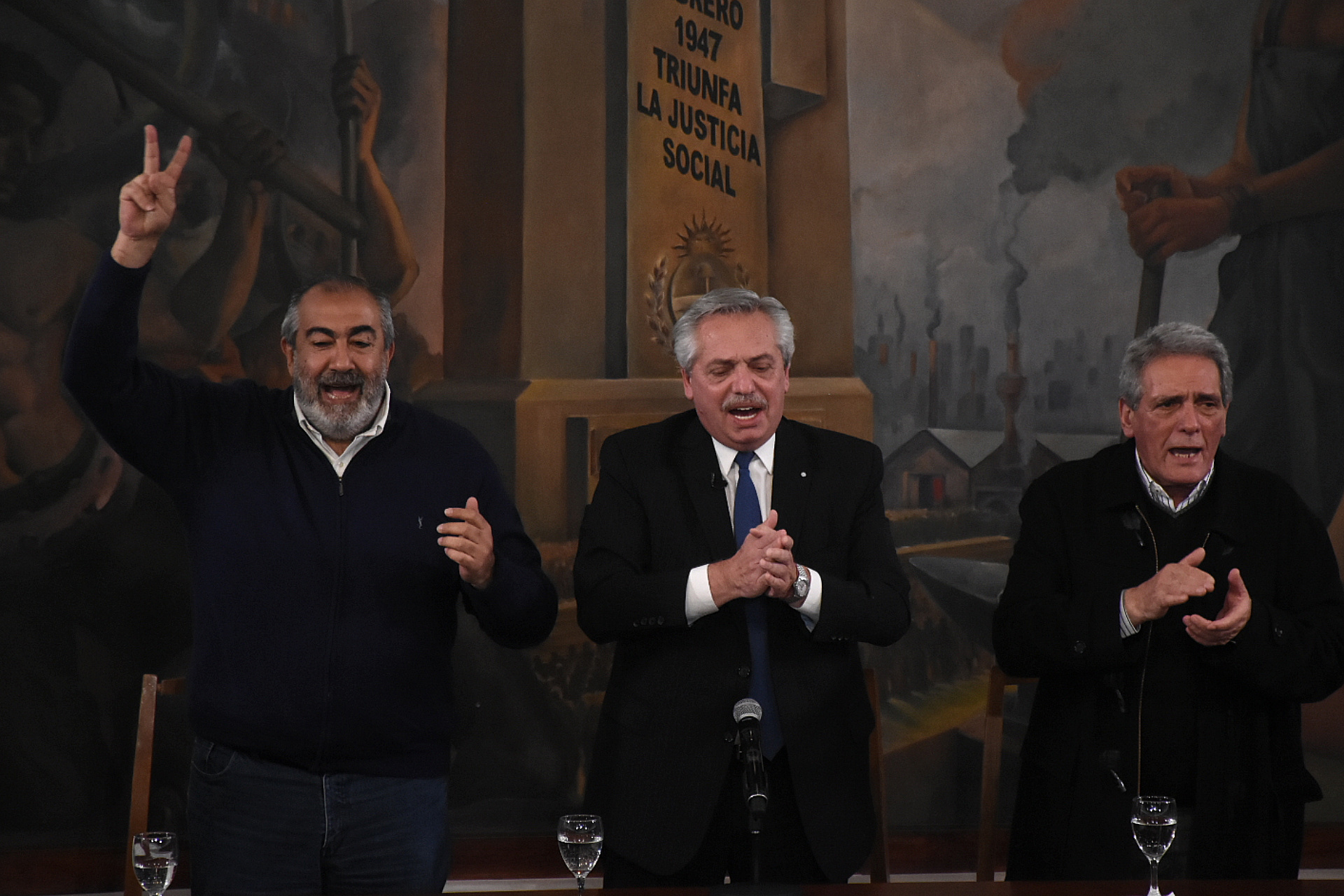 Alberto Fernández, con los cotitulares de la CGT Héctor Daer y Carlos Acuña