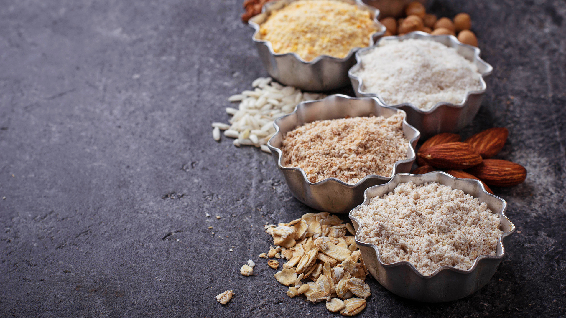 De almendras, de arroz, de garbanzos, algunas de las opciones de harina sin gluten (Getty)