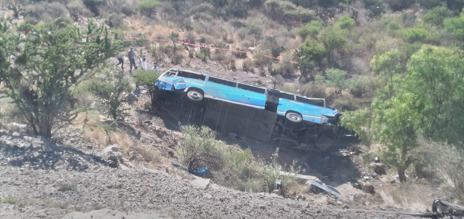 La Fiscalía de San Luis Potosí detalló que 4 mujeres y 2 hombres fueron los que perdieron la vida tras el accidente (no se detalló sobre la séptima víctima mortal)  (Foto: Twitter@Zacatecas3_0)