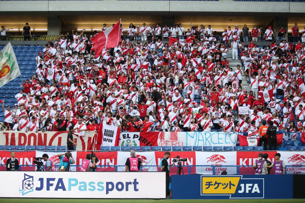 Perú vs Japón: los hinchas peruanos presente en el estadio Panasonic de Siuta