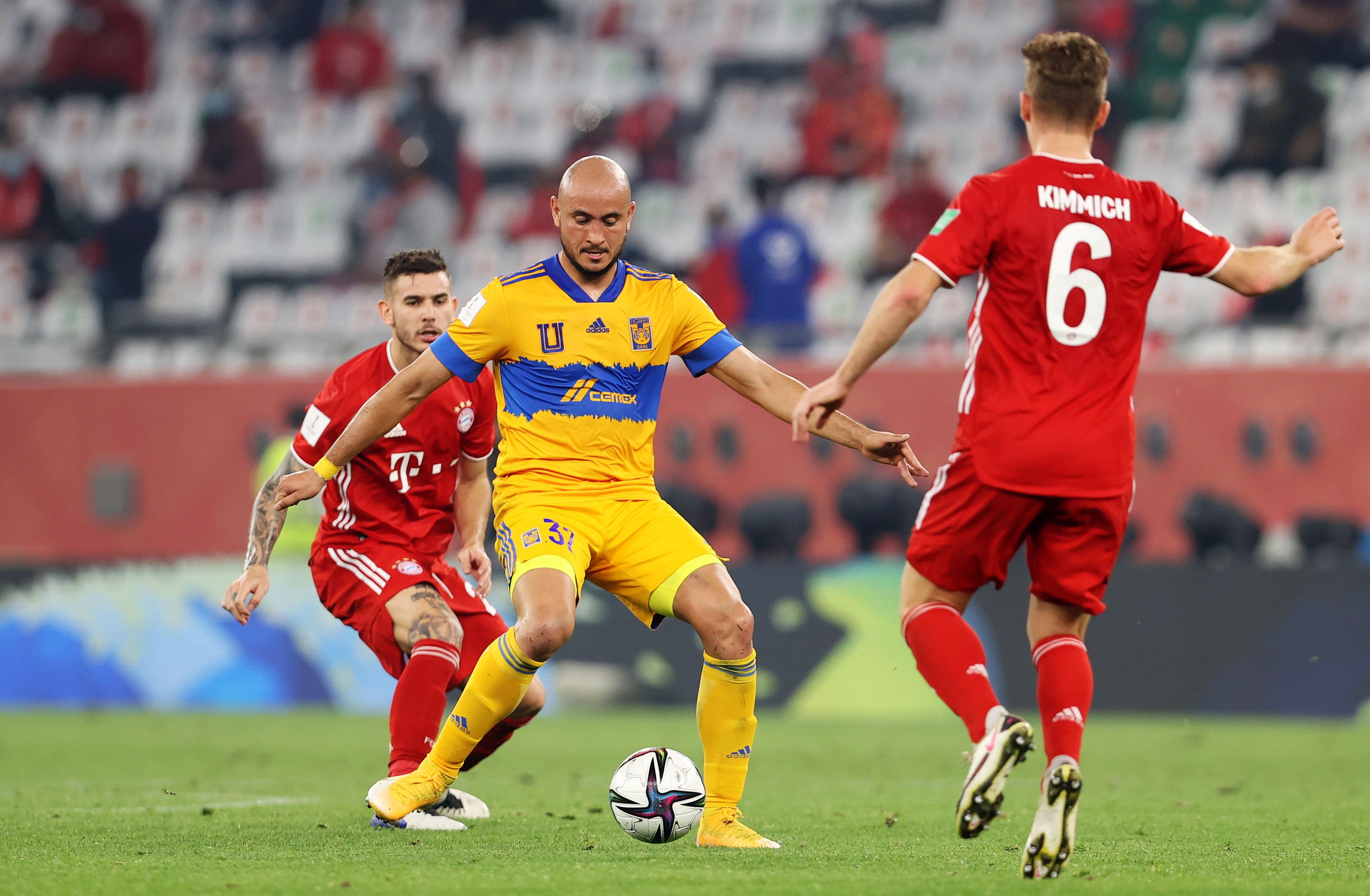 Carlos Gonzalez de Tigres y Lucas Hernandez y Joshua Kimmich de Bayern Múnich.