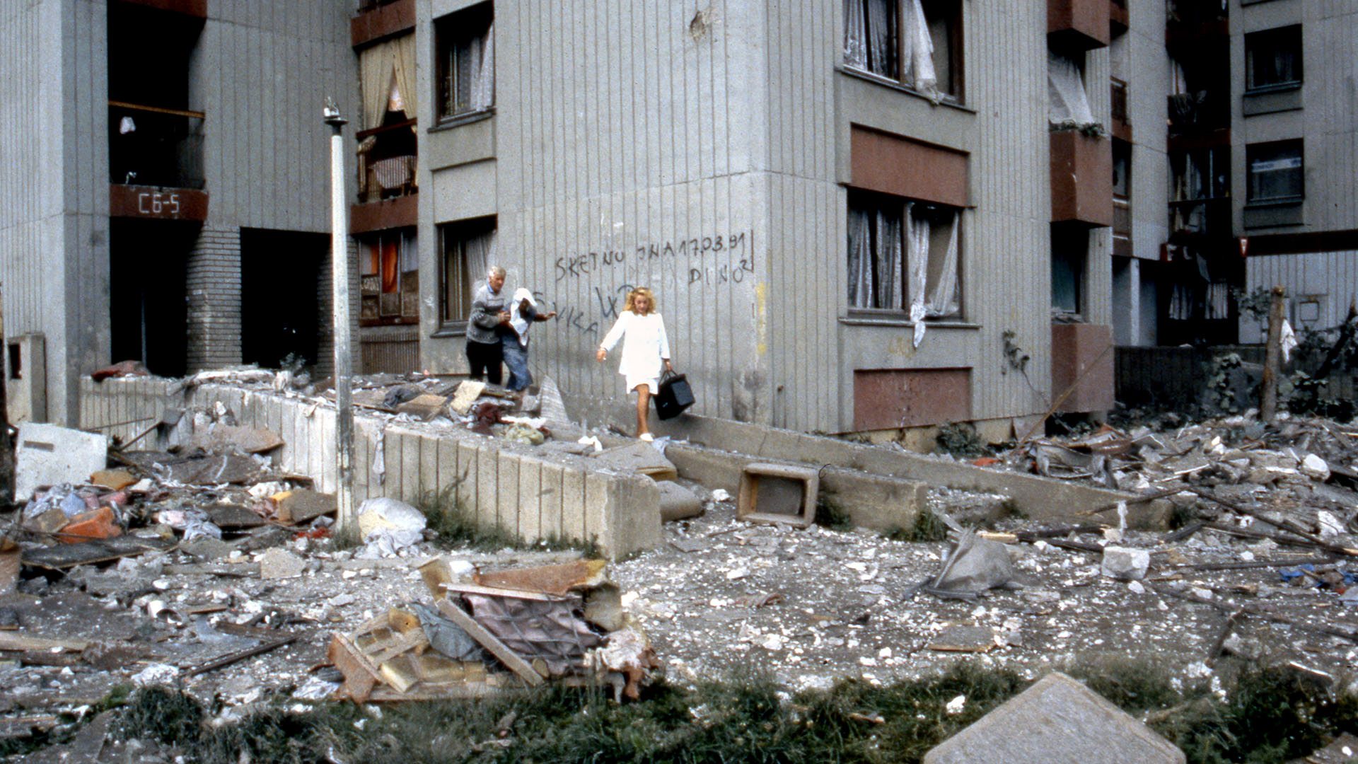Delincuentes persiguieron y balearon a un hombre en La Plata por no poder robarle la moto 