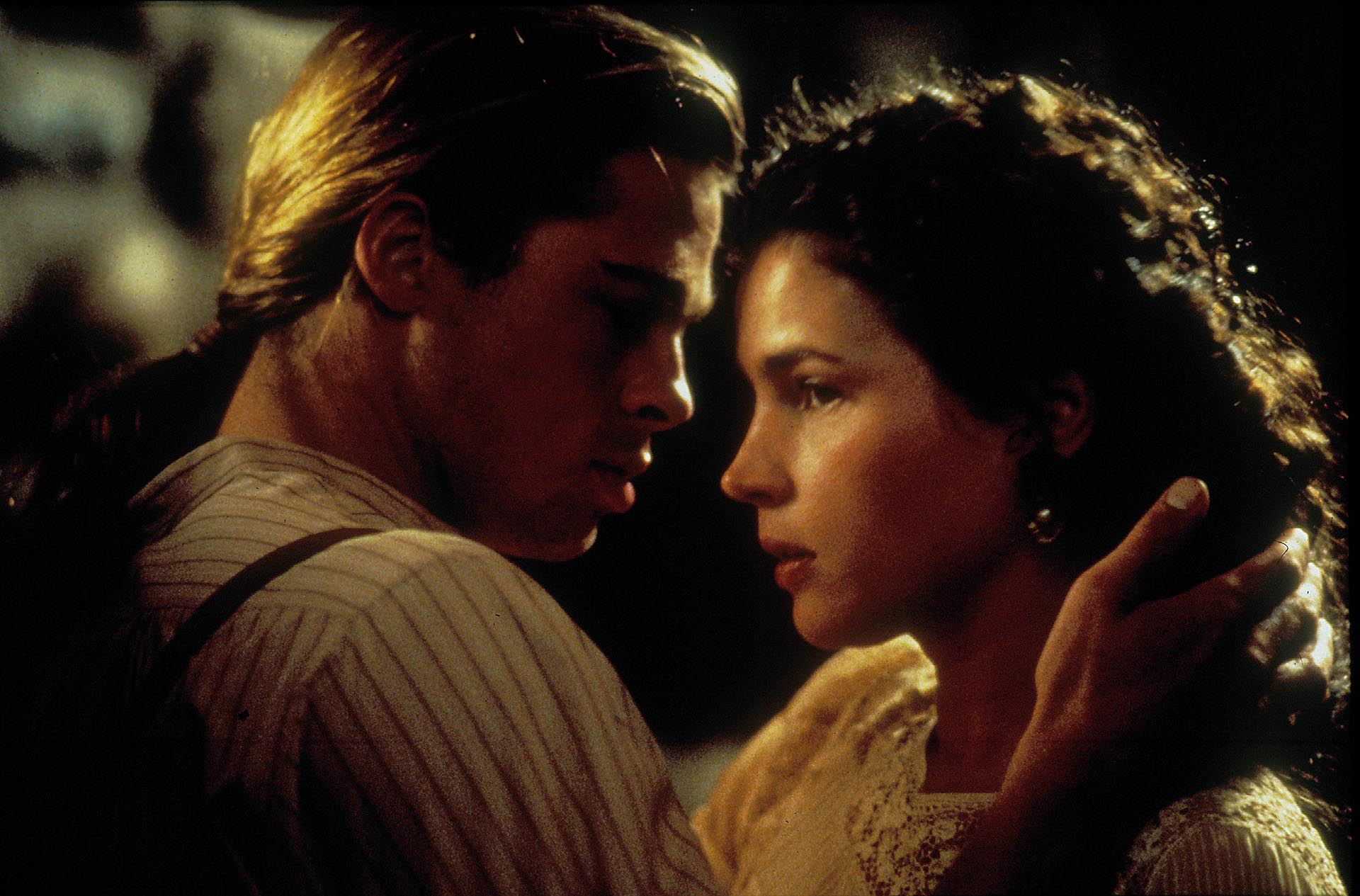 Brad Pitt y Julia Ormond nunca confirmaron ni desmintieron los rumores de romance entre ellos (Shutterstock)
