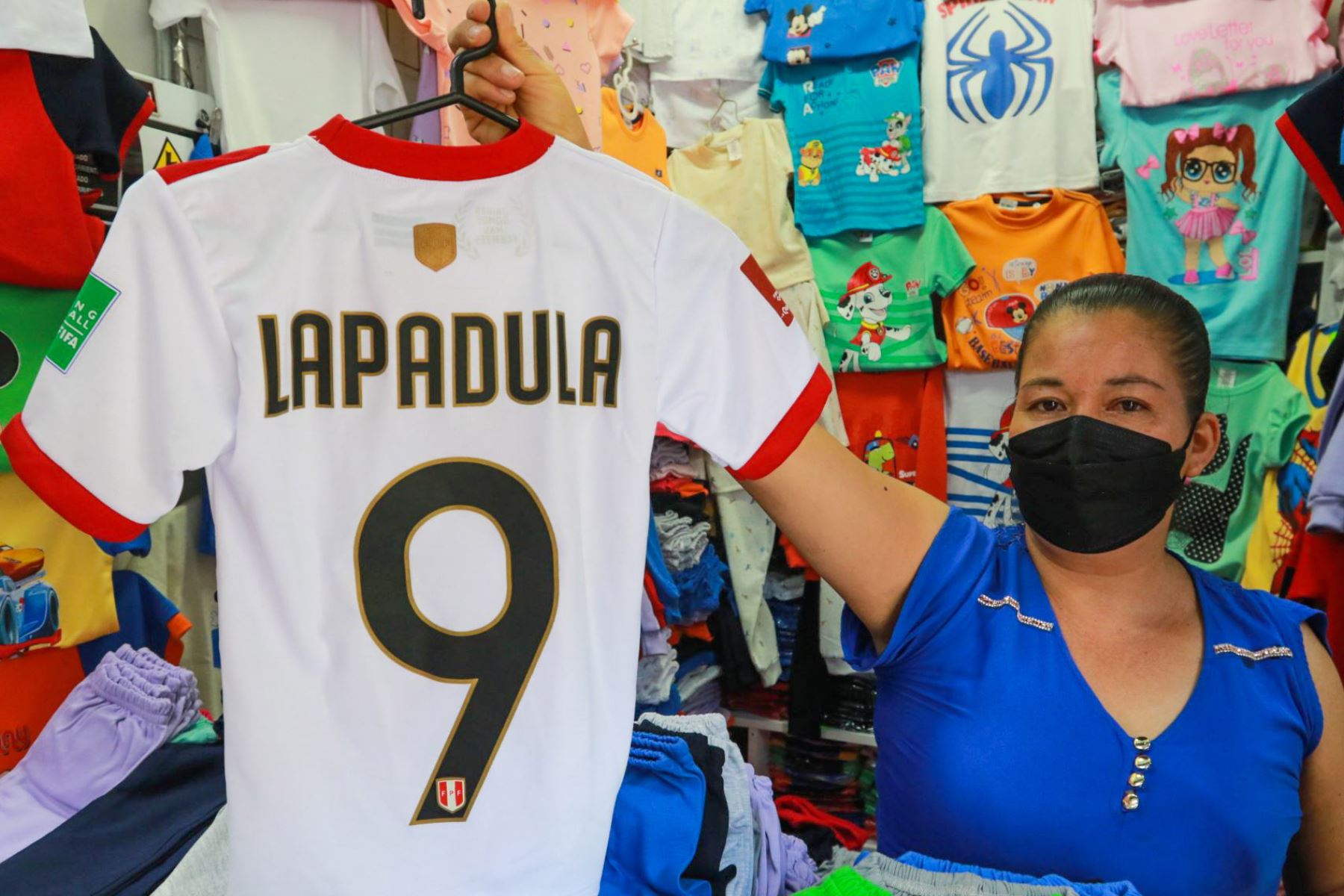 秘鲁vs乌拉圭加马拉 秘鲁国家队球衣的高销量让他感到高兴 Infobae