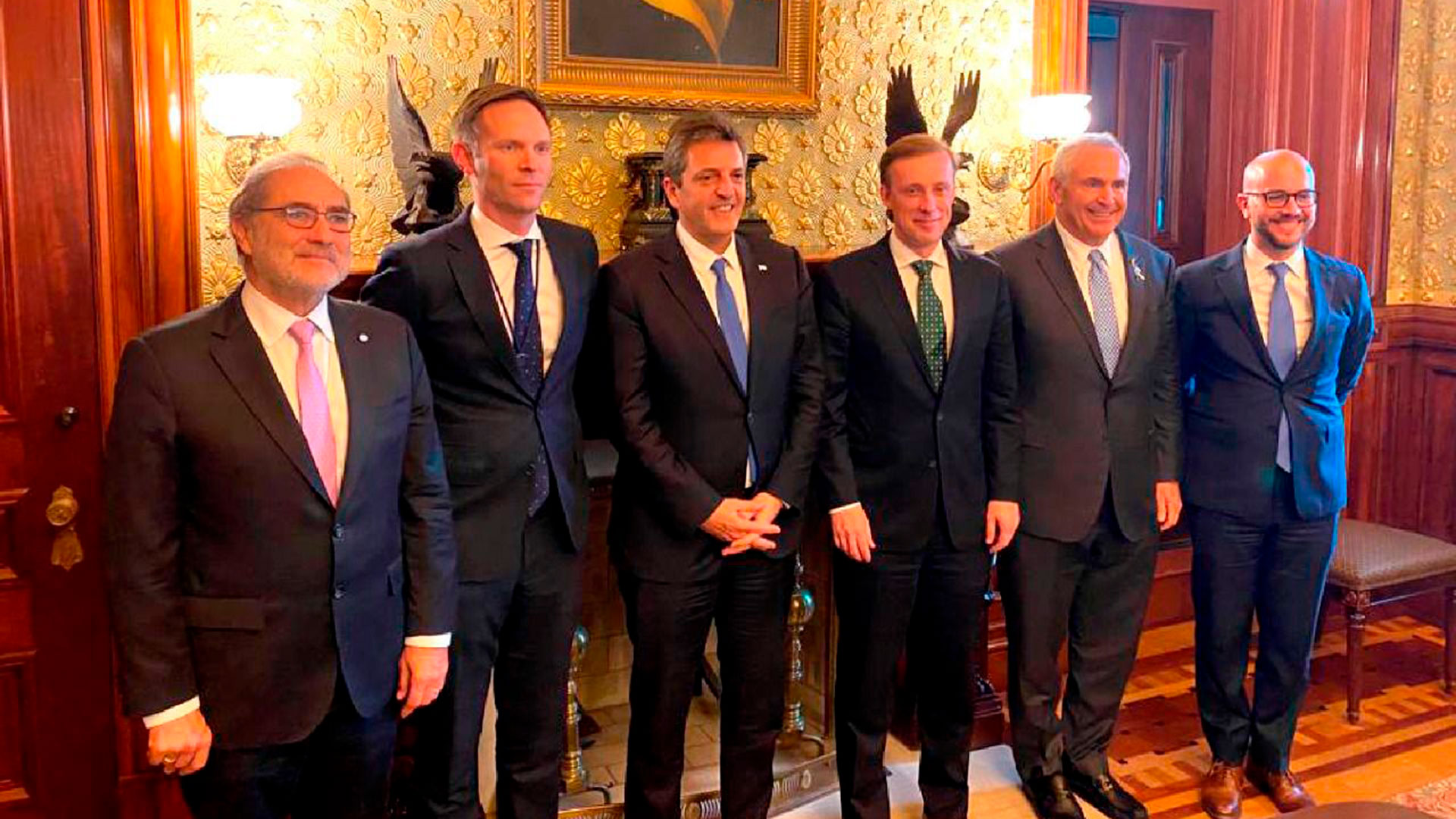Jorge Arguello, Mike Pyle, Sergio Massa, Jake Sullivan, Marc Stanley y Juan González durante el encuentro oficial en la Casa Blanca