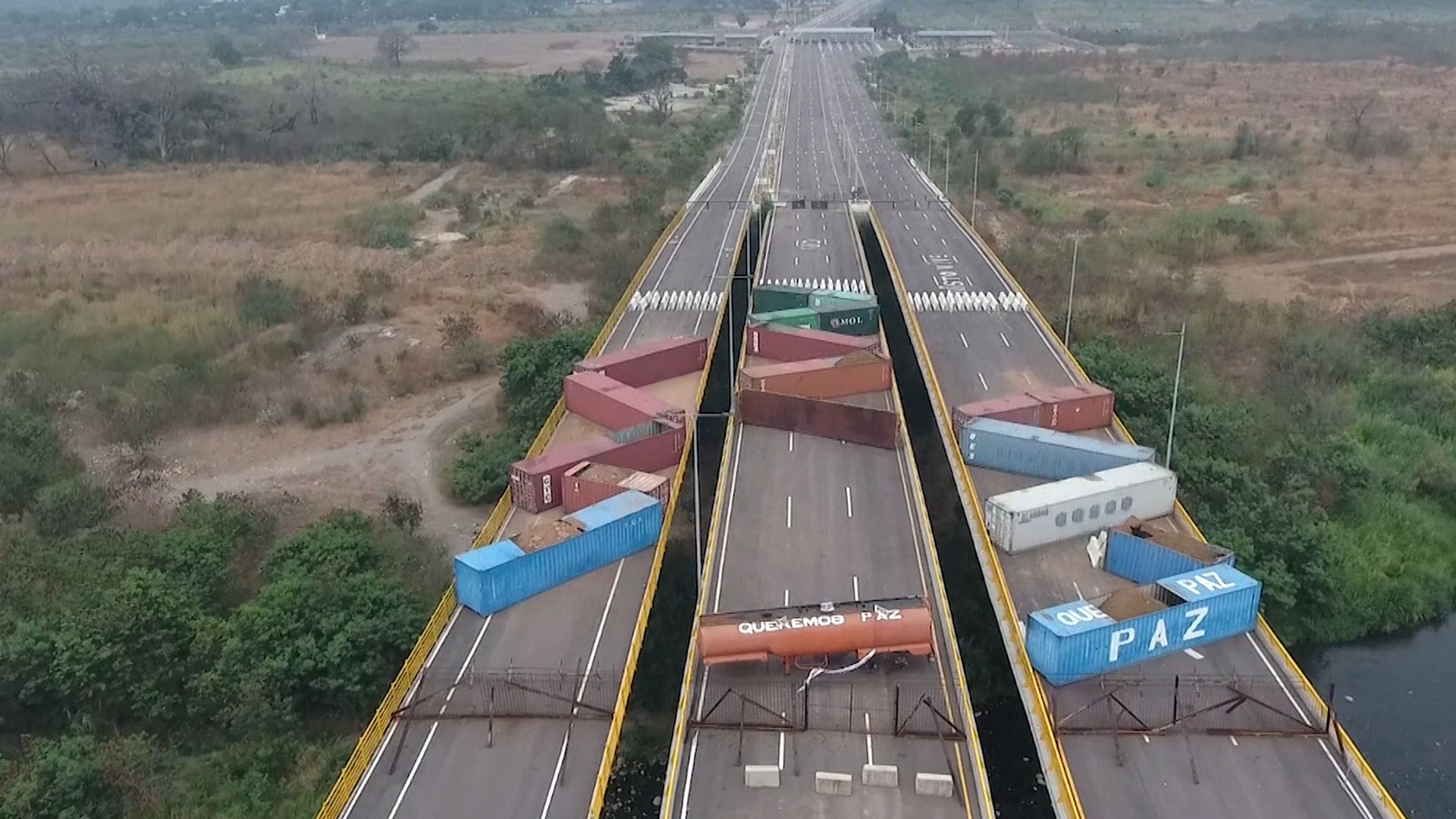 Así bloqueó el régimen de Maduro el puente internacional Tienditas, ubicado entre Cúcuta y Ureña, con contenedores
