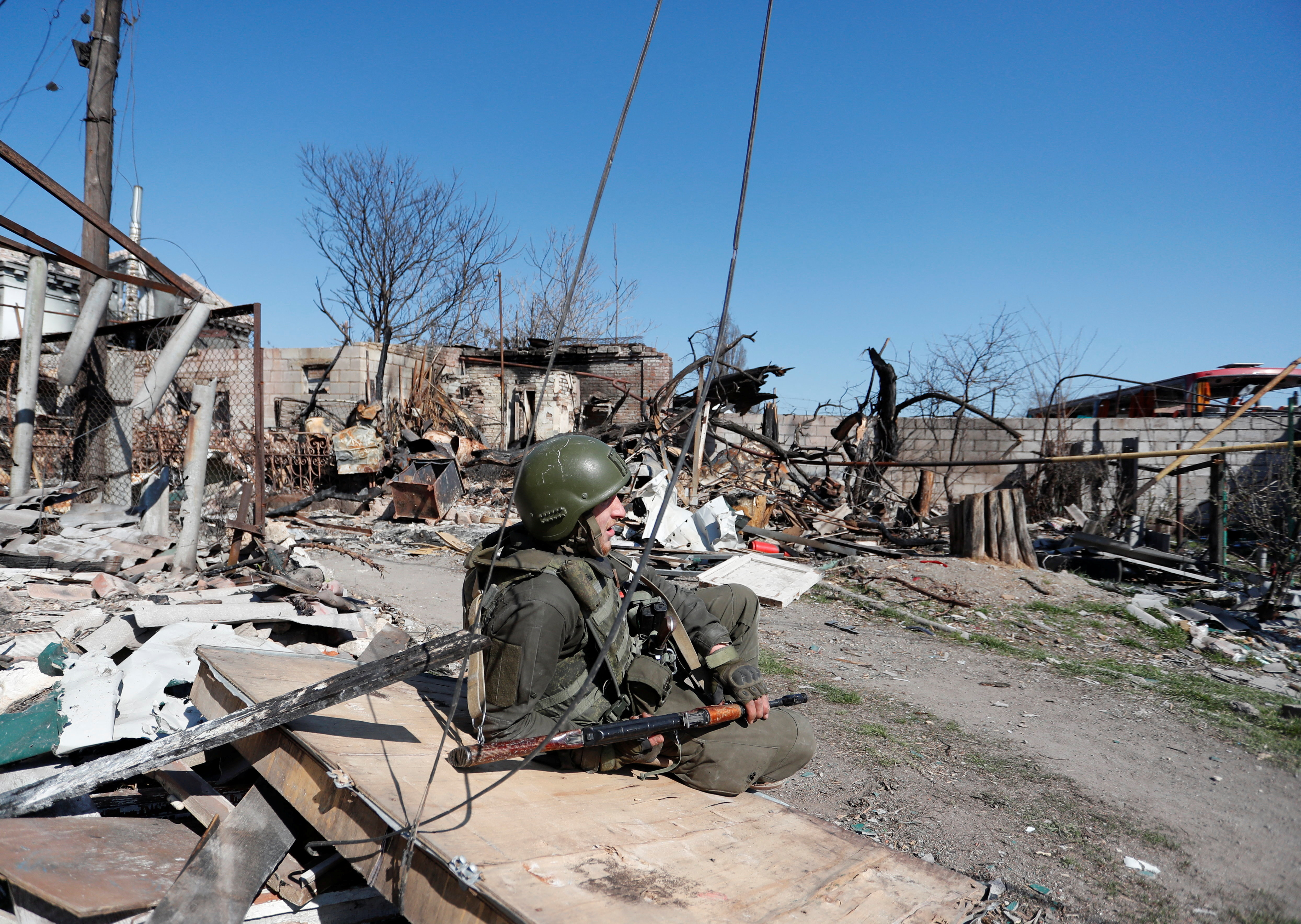 El despliegue de armas y de soldados que se vio en territorio ucraniano tuvo un alto costo para las tropas rusas (REUTERS/Alexander Ermochenko)