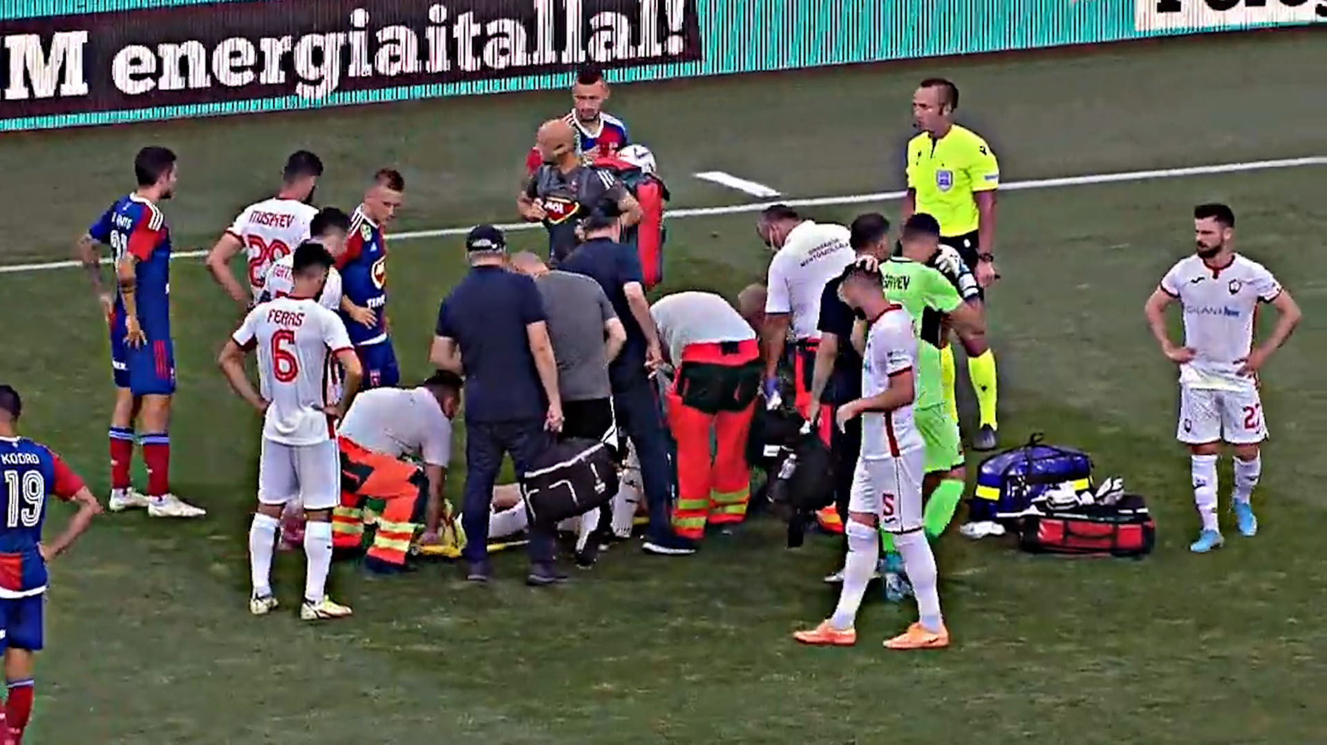 Hungría: un accidente enmudeció al estadio, pero un futbolista se convirtió en héroe gracias al antecedente del caso Eriksen  