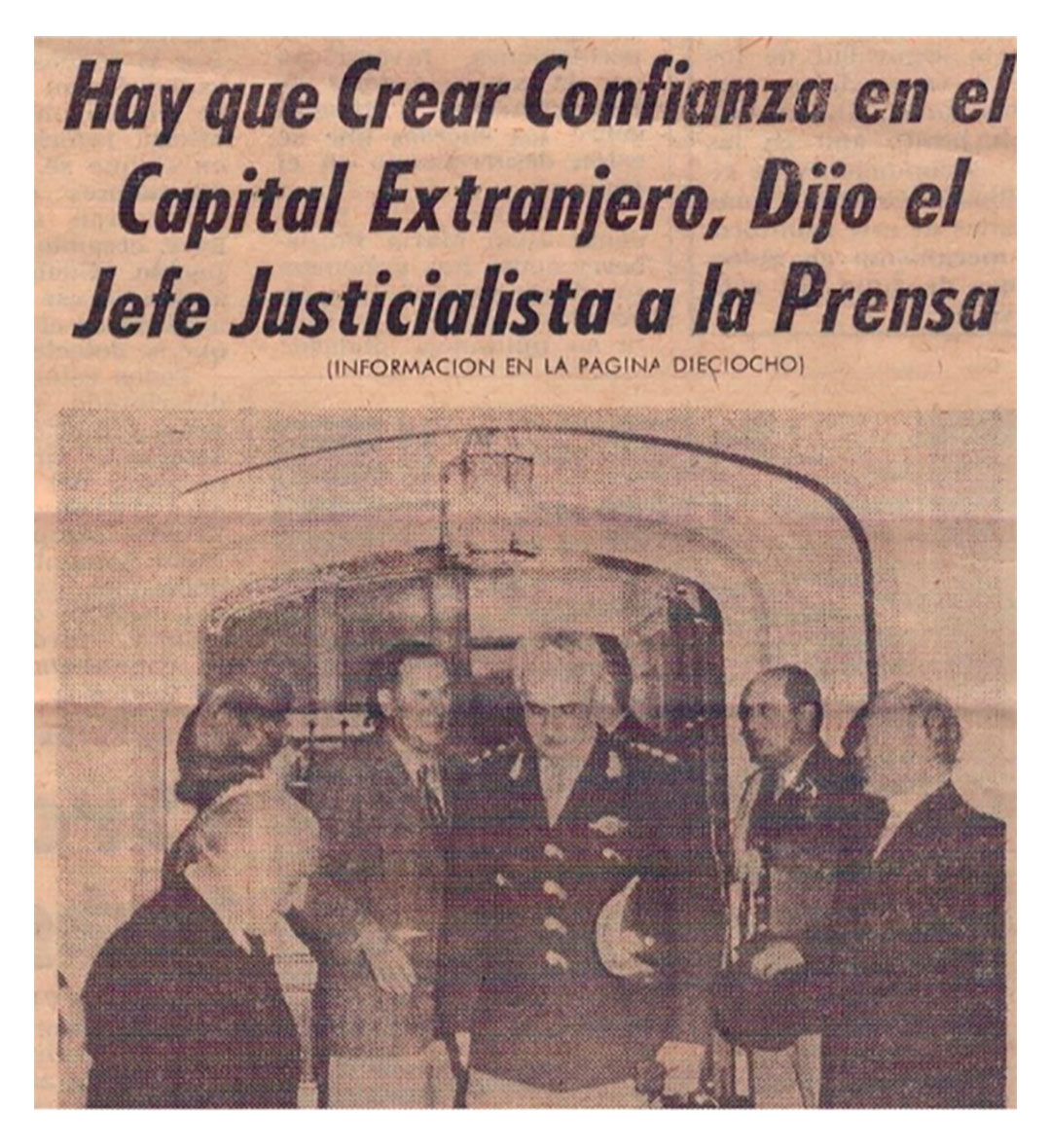 El general Raúl Carcagno sale de su entrevista con Perón
