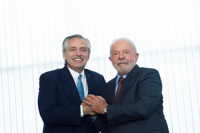 Alberto Fernández junto a Luiz Inácio Lula da Silva en su última encuentro en Brasilia (REUTERS)