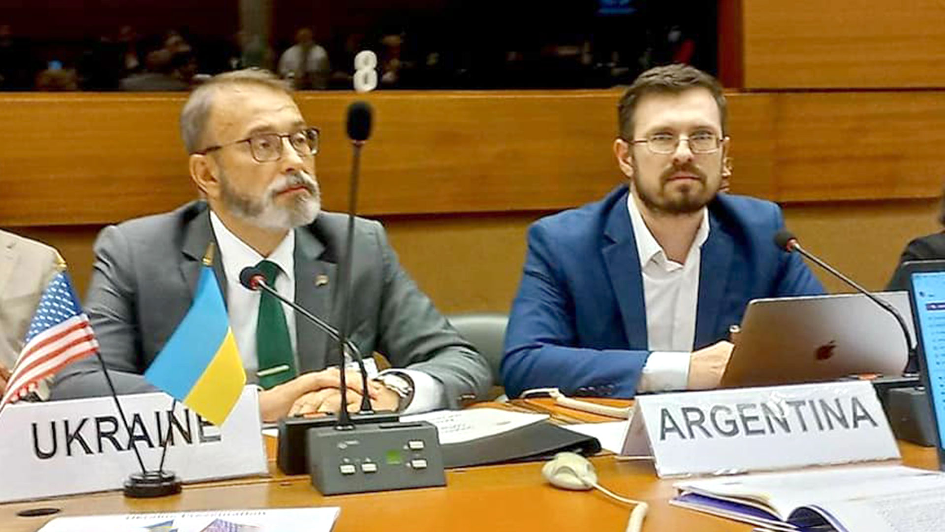 Yurii Klymenko, en una misión diplomática junto a un representante argentino