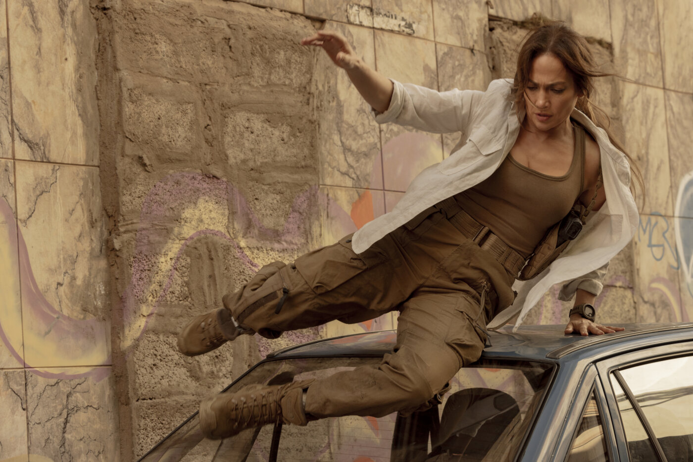 Jennifer Lopez toma el personaje de una infalible asesina. (Netflix)
