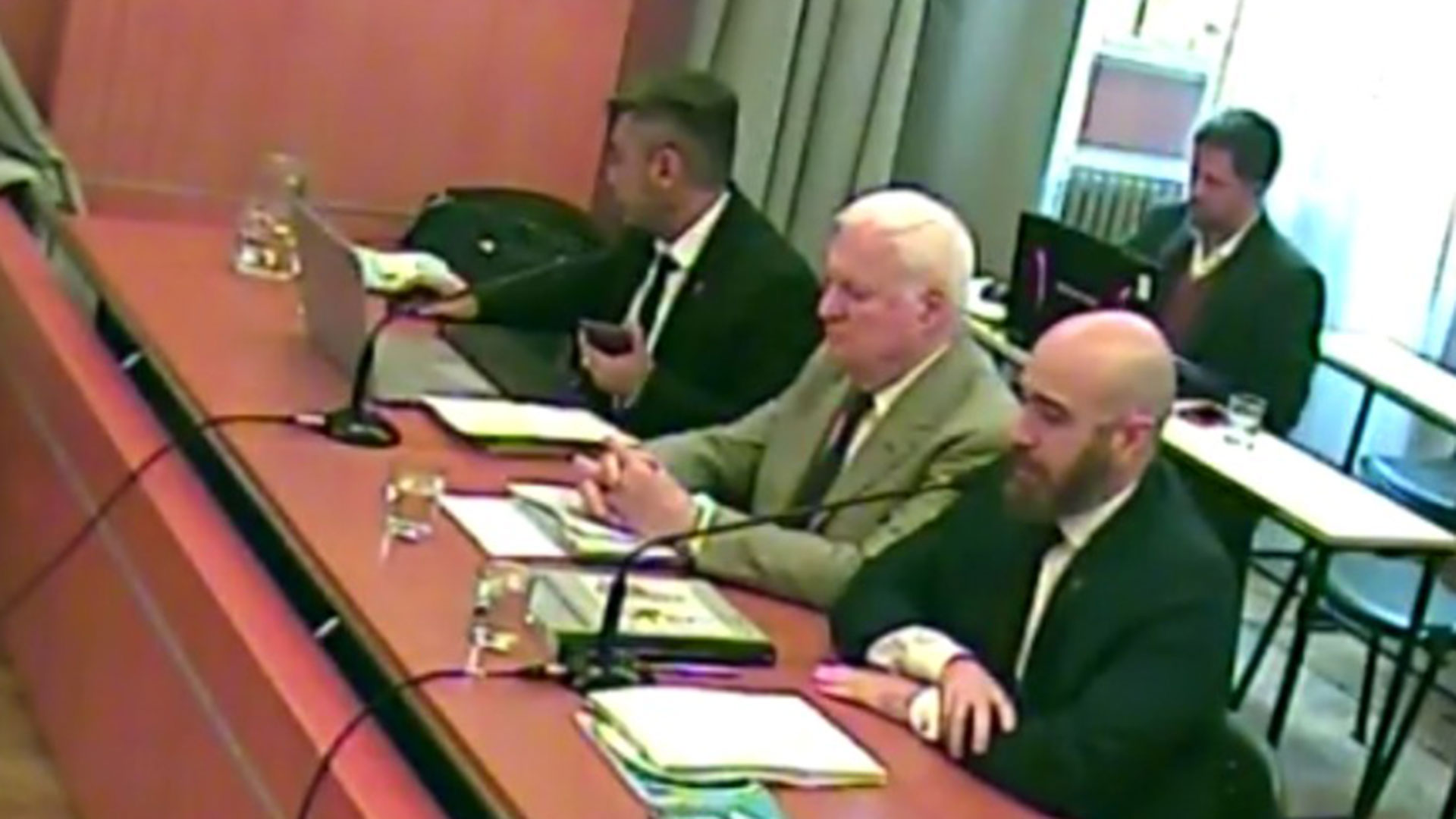 Nelson Periotti (en el centro) en el inicio de sus alegatos en el juicio oral por la obra pública