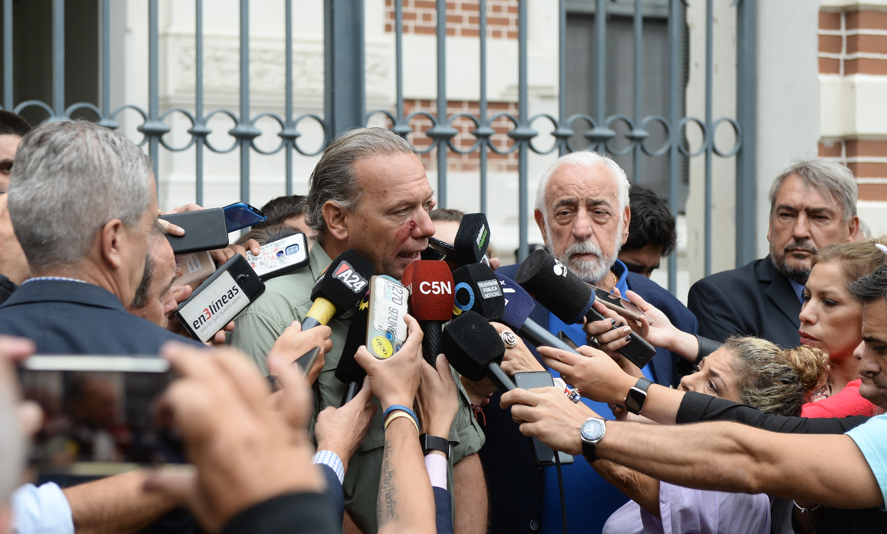 Sergio Berni, Roberto Fernández de la UTA y el ministro de Transporte bonaerense, Jorge D'Onforio (foto: Aglaplata)