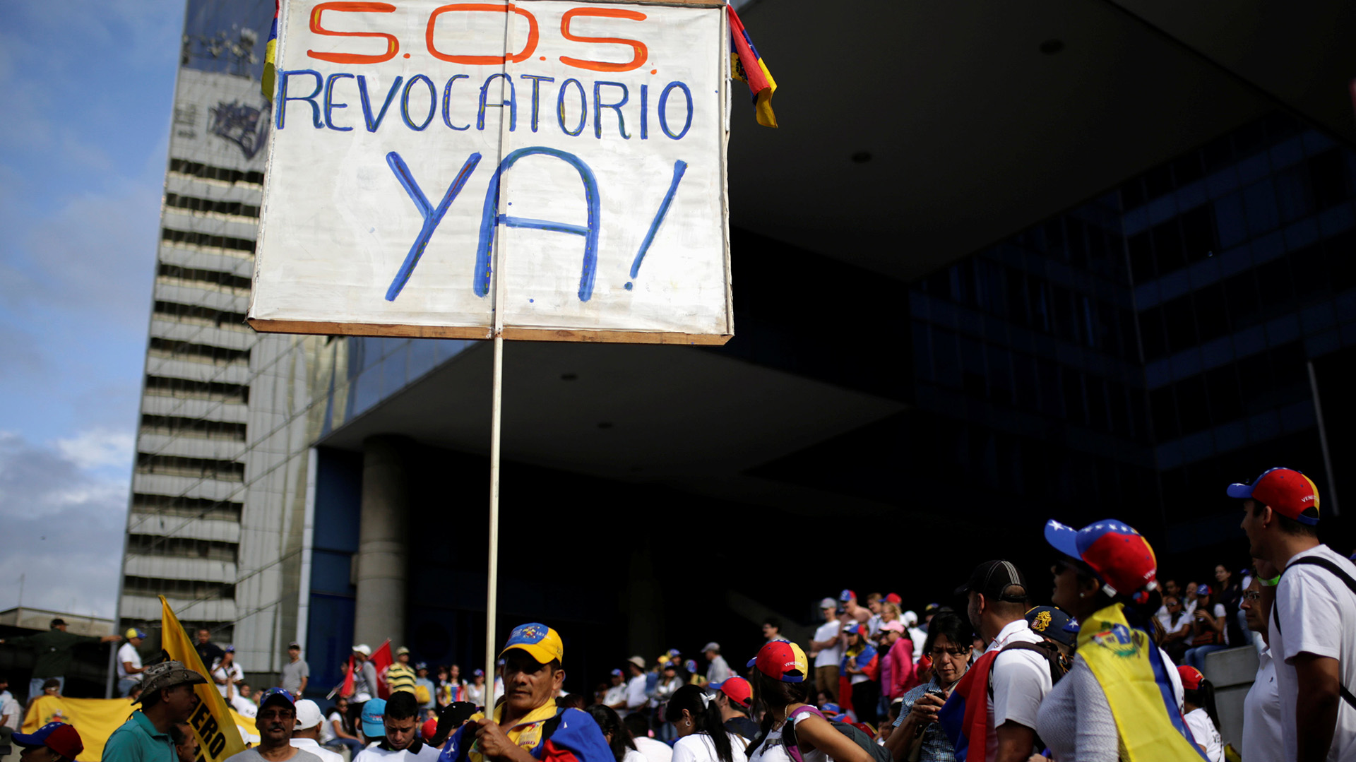 El dirigente instó a todos los venezolanos “que estén convenidos de que es posible recuperar la democracia en el país” a sumarse a esta solicitud (Reuters)