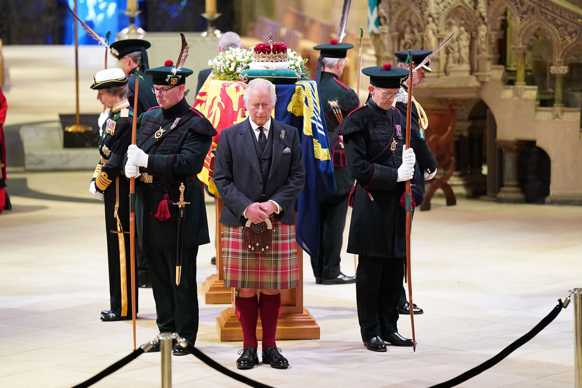 King Charles III, Princess Anne and Princes Andrew and Edward stand silently next to Elizabeth II's coffin (Getty Images)