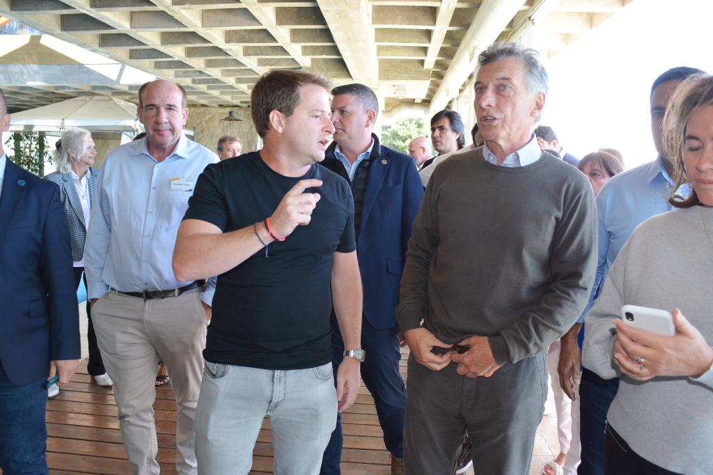 Mauricio Macri y el diputado provincial Alex Campbell, en el foro del PRO en San Carlos de Bariloche