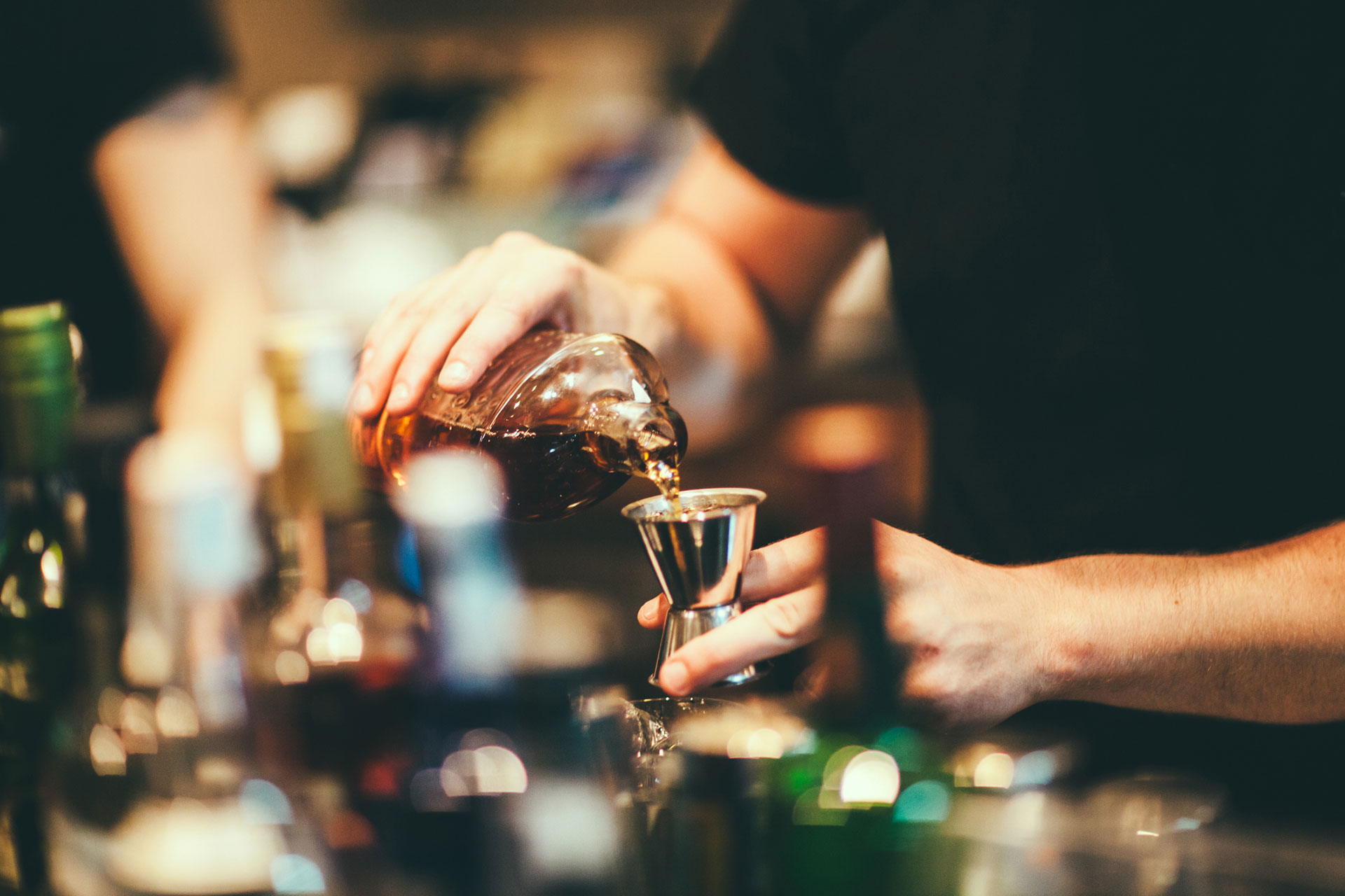 Para García, los bartenders deben estar a tono con las exigencias de los consumidores, que se informan cada vez más sobre coctelería (Getty)