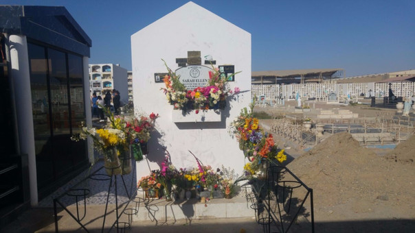 La tumba de Sarah Ellen siempre luce con flores. Foto: RPP