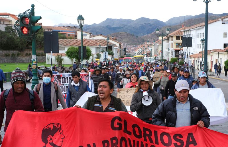 Manifestantes al sur del Perú exigen un nuevo adelanto de elecciones. (REUTERS)