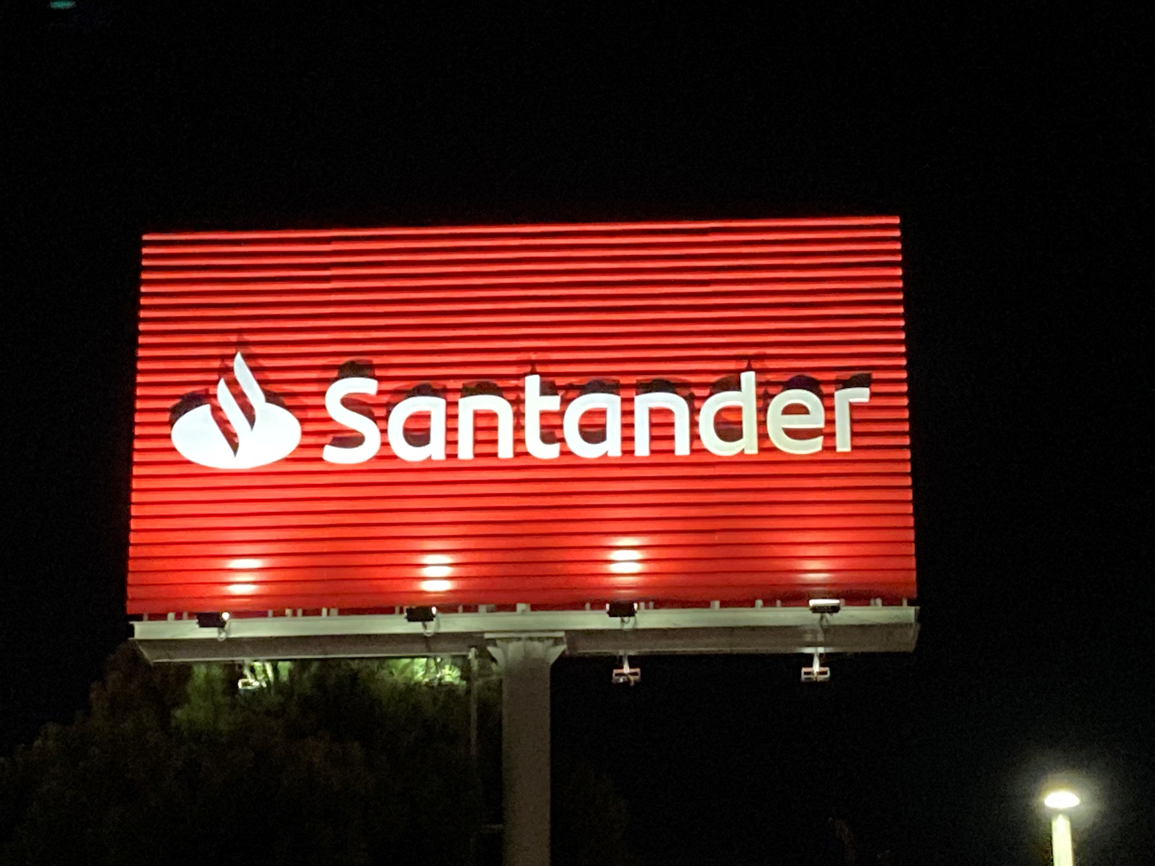 Santander podría ser uno de los que compre Citibanamex, de acuerdo a analistas financieros (Foto: Europa Press/Banco Santander)
