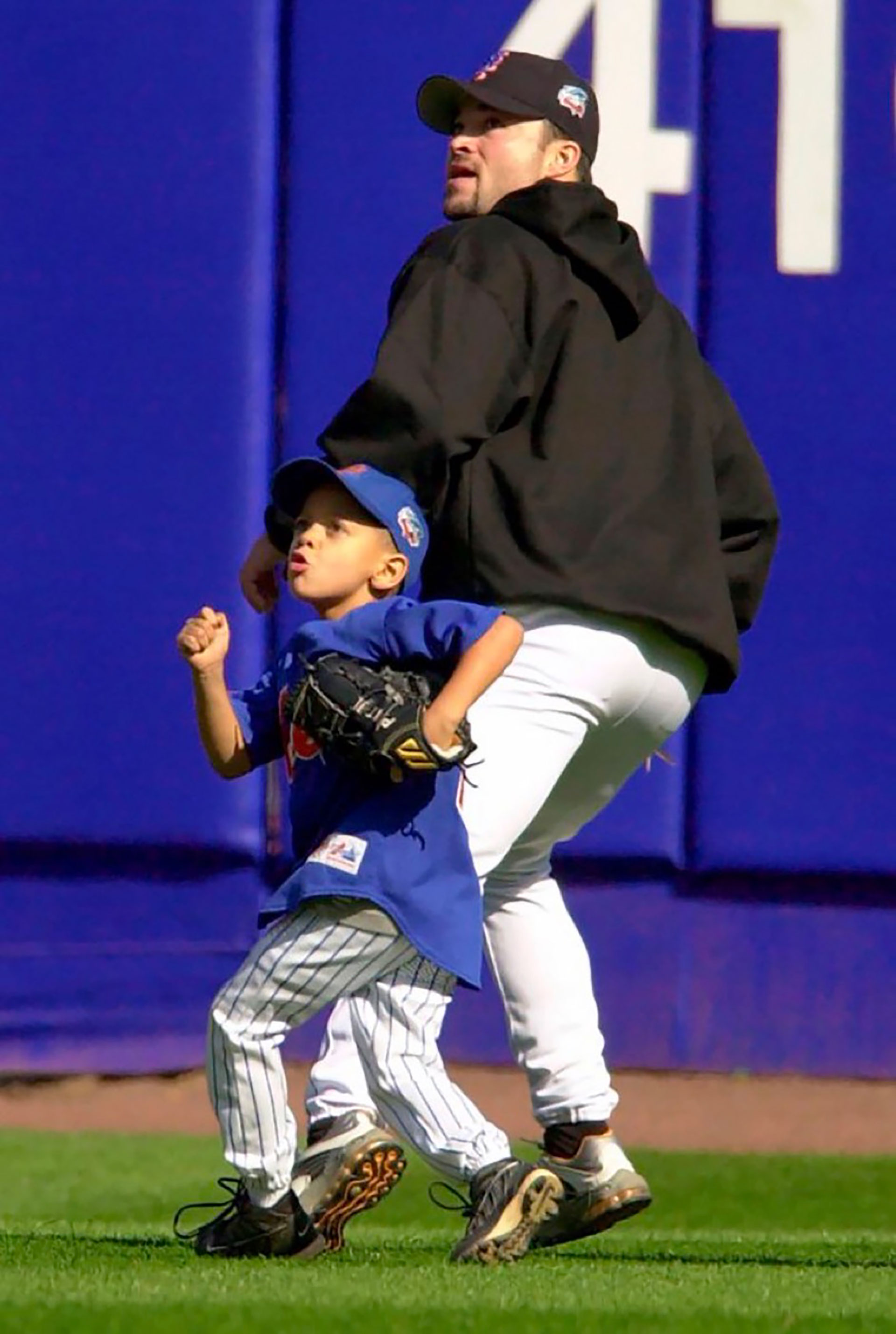 Patrick Mahomes con su padre cuando era jugador profesional de baseball 