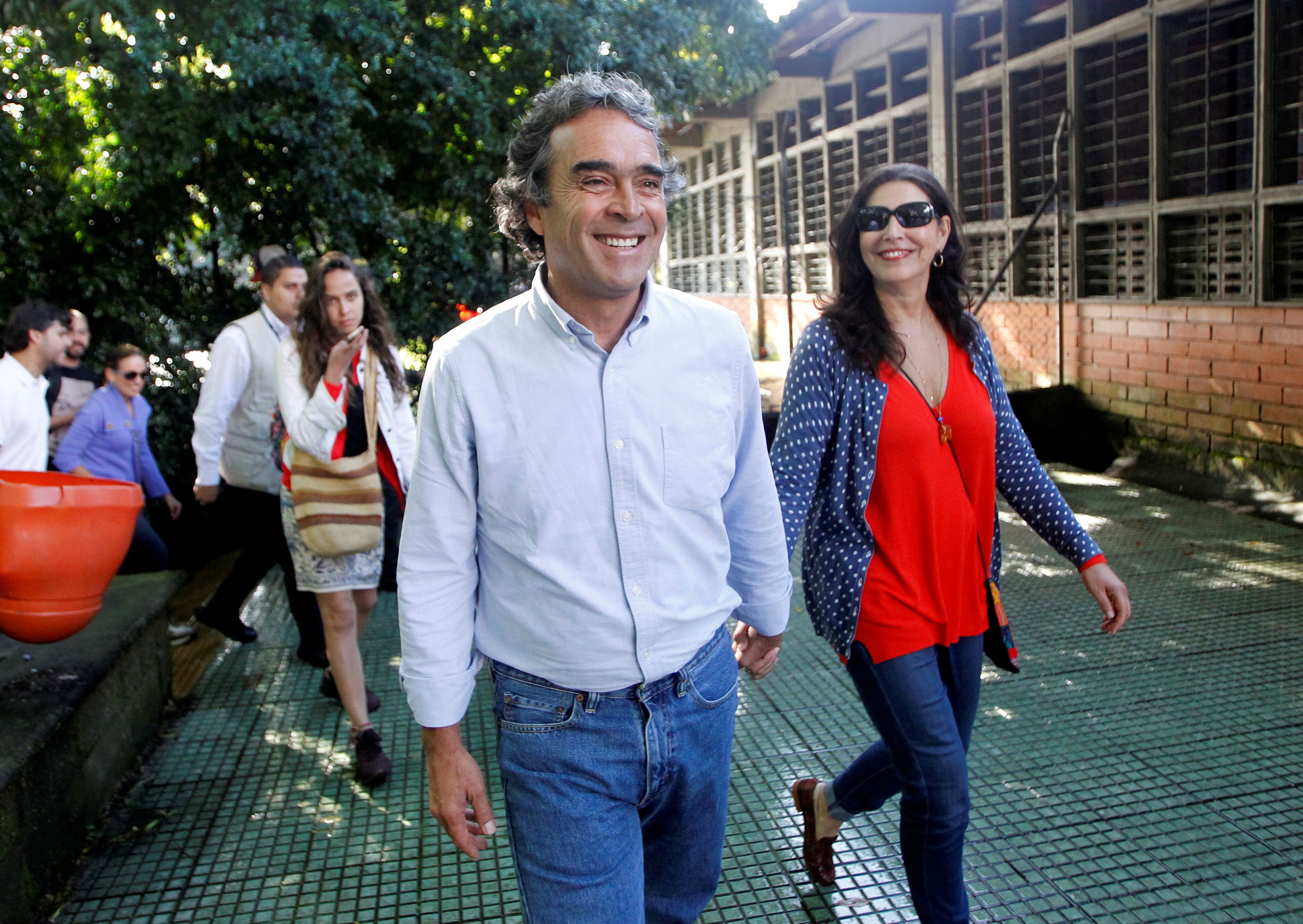 FILE PHOTO: Presidential candidate Sergio Fajardo walks with his wife Ana Lucrecia Ramirez as Colombians vote for a new president in Medellin, Colombia, May 27, 2018. REUTERS/Fredy Builes//File Photo