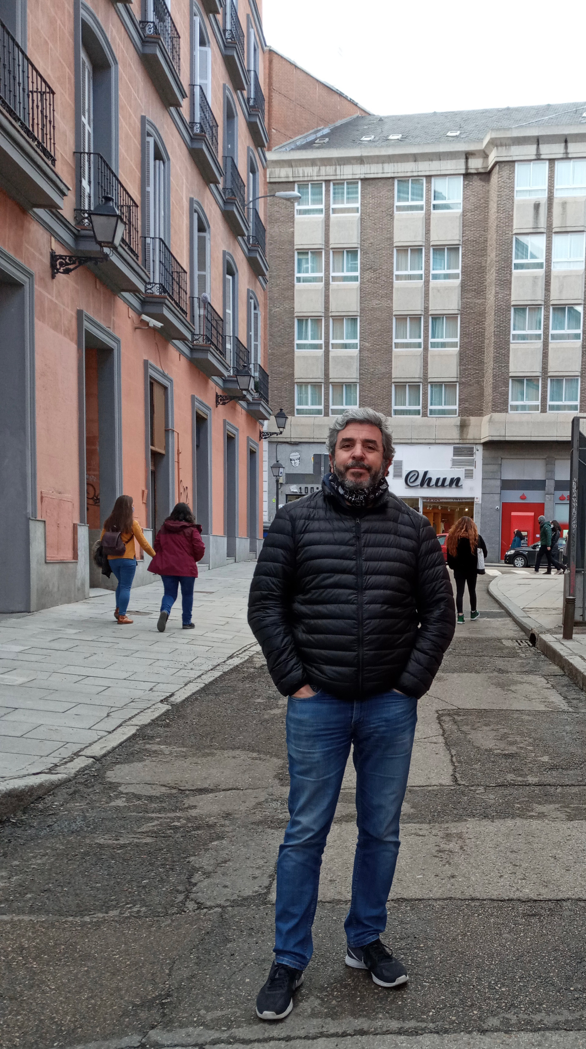 Hoy se desempeña como gerente de exportación en una importante empresa española, que se dedica a la venta de carne vacuna