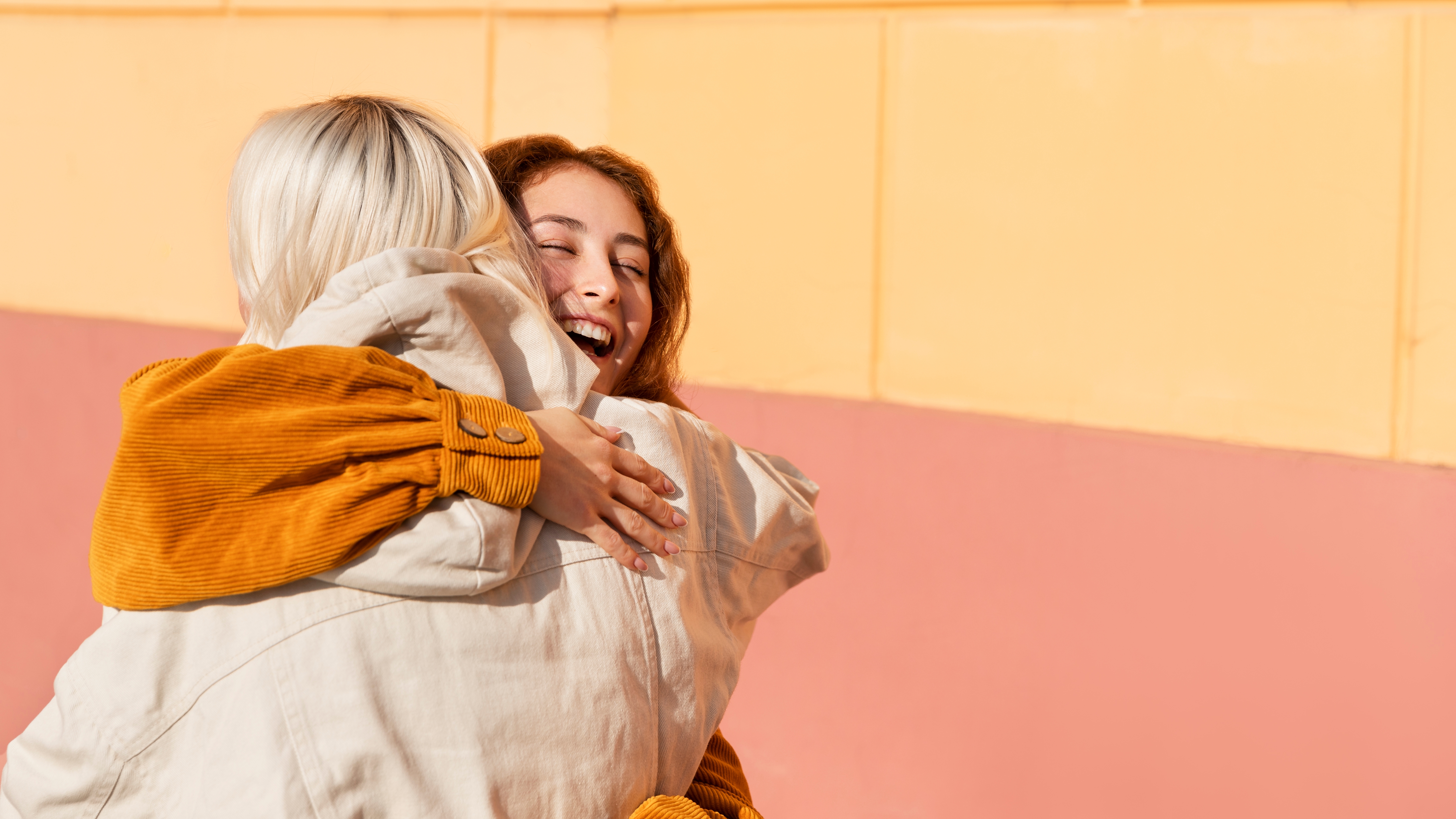 Locura en General Madariaga: una mujer le rompió con un martillo los vidrios a la camioneta de su ex pareja