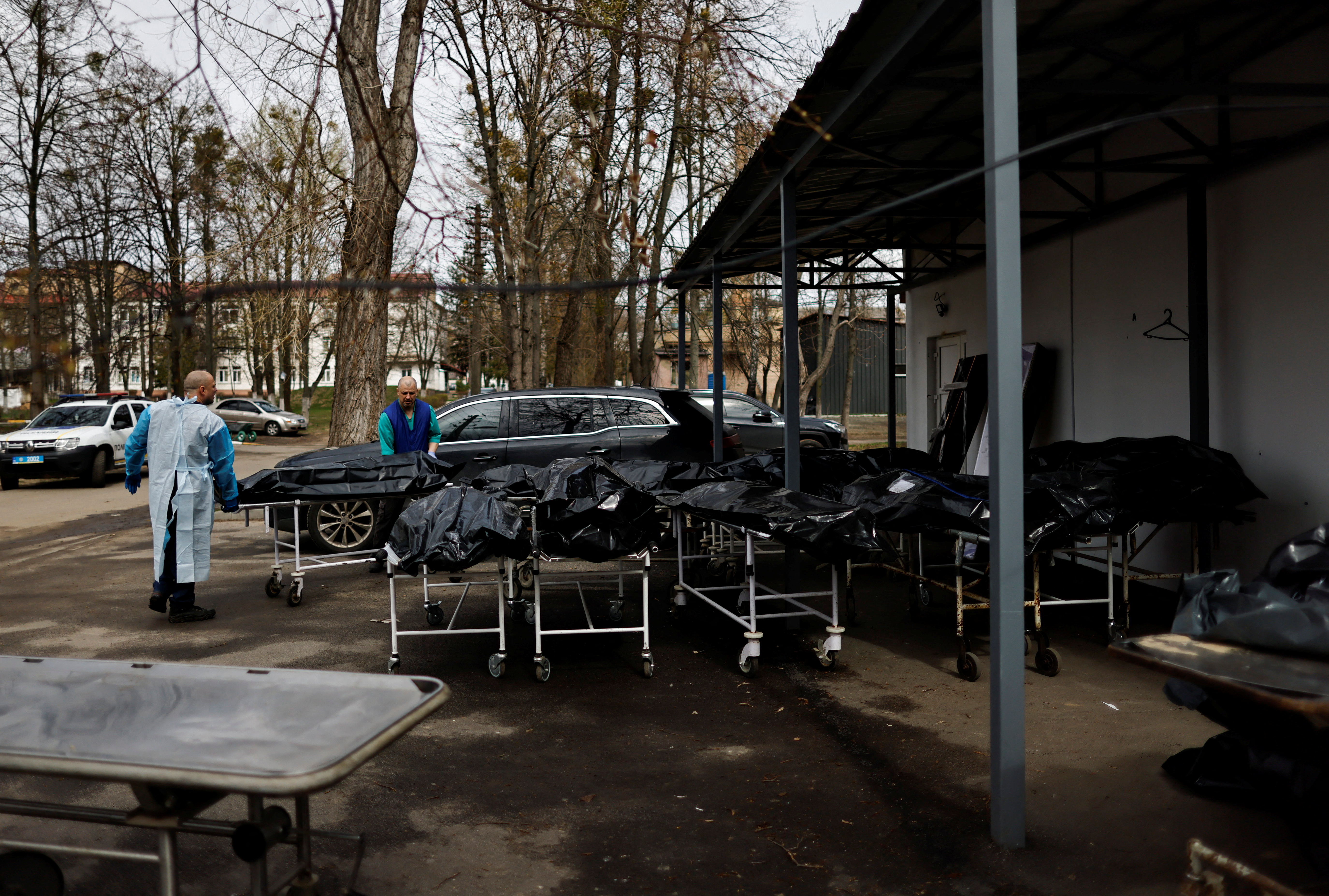 Una morgue en Bucha, en las afueras de Kiev (REUTERS/Zohra Bensemra)