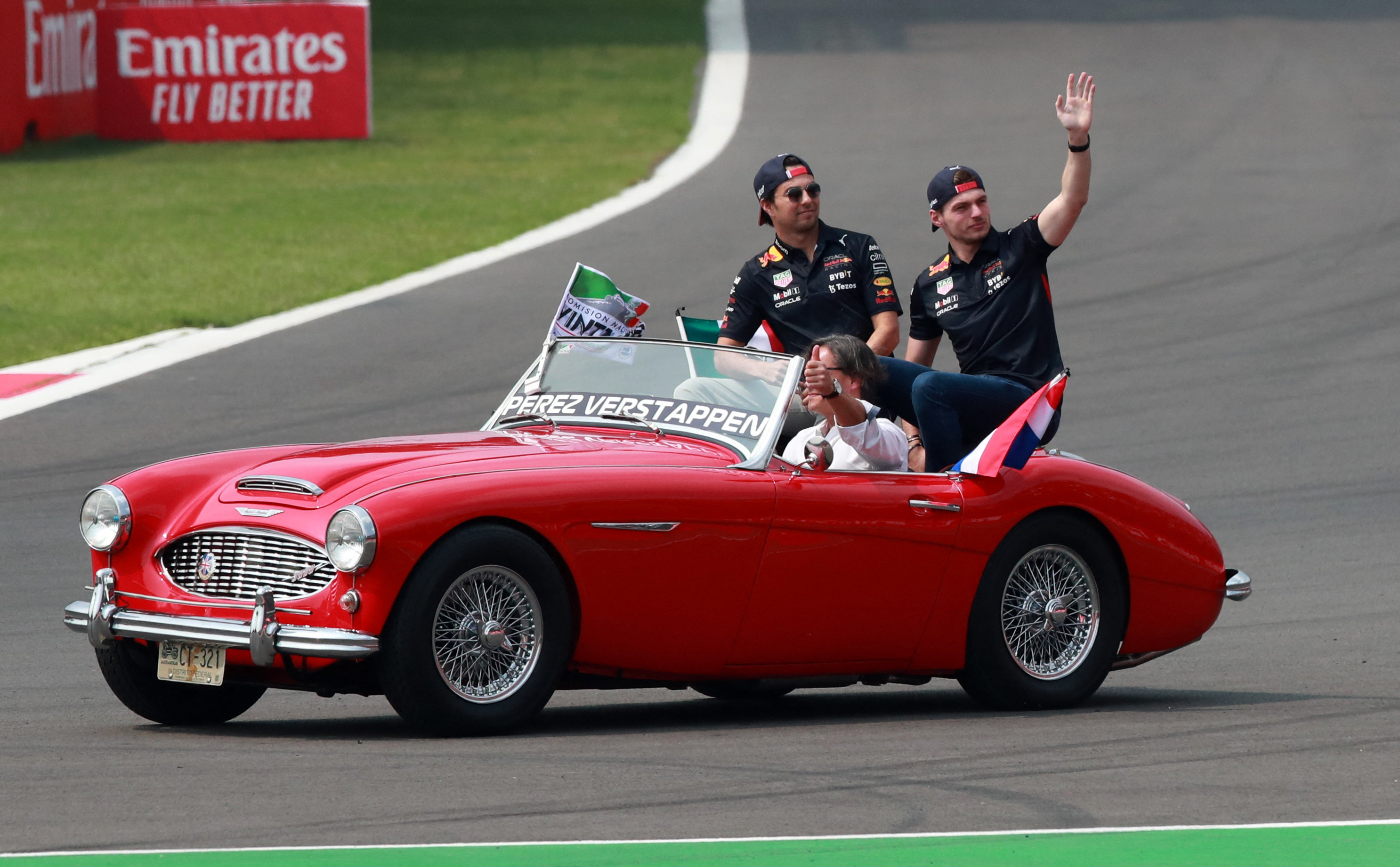 Checo Pérez and Max Verstappen were applauded by the public at the Mexican GP (Photo: REUTERS/Henry Romero)