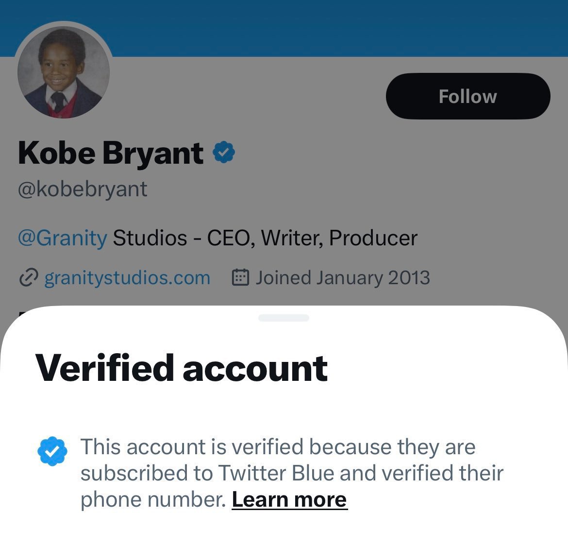 La cuenta de Twitter del fallecido basquetbolista de Kobe Bryant fue verificada con Twitter Blue. (Captura)