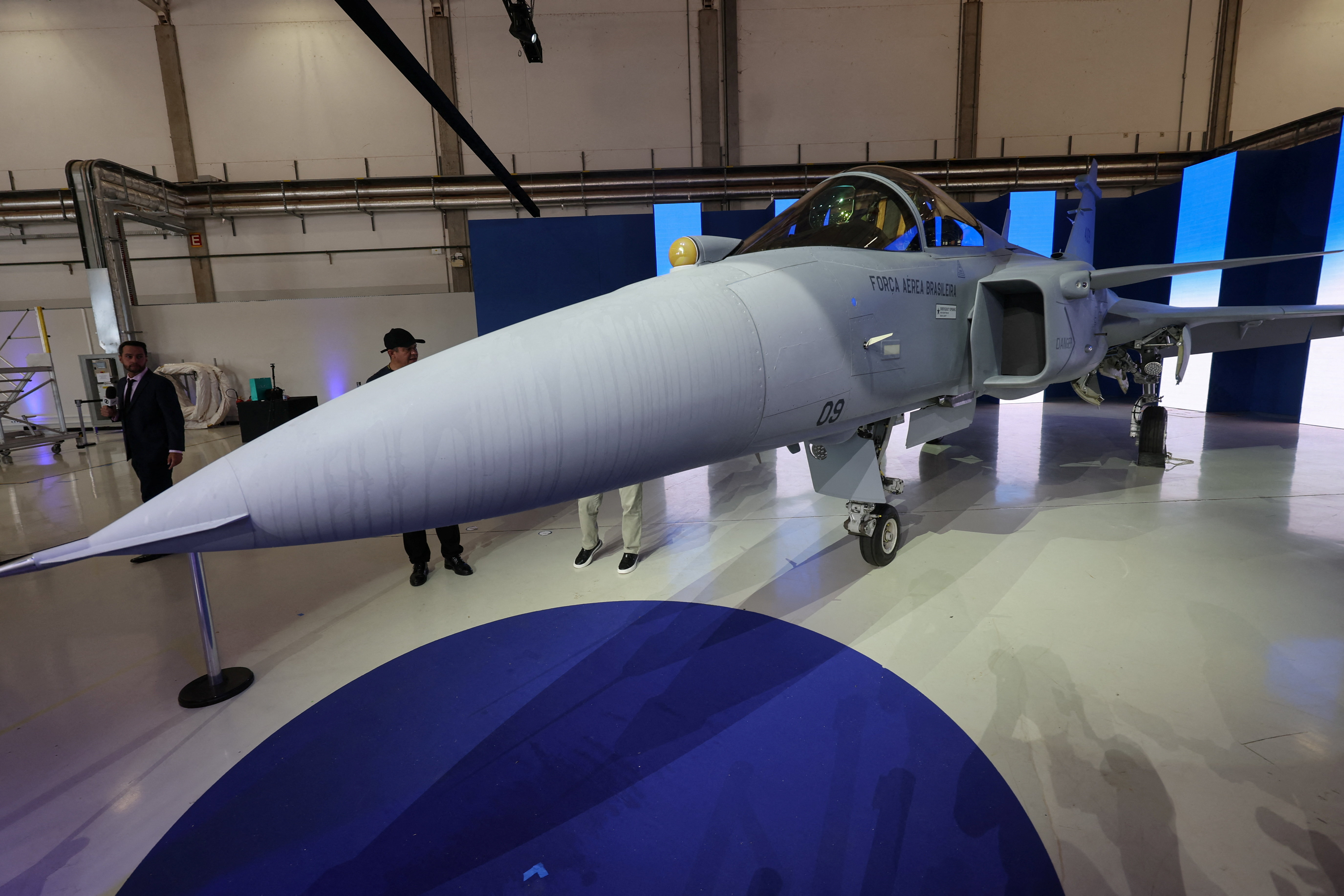 Brasil present&oacute; su primer avi&oacute;n de combate supers&oacute;nico fabricado en el pa&iacute;s