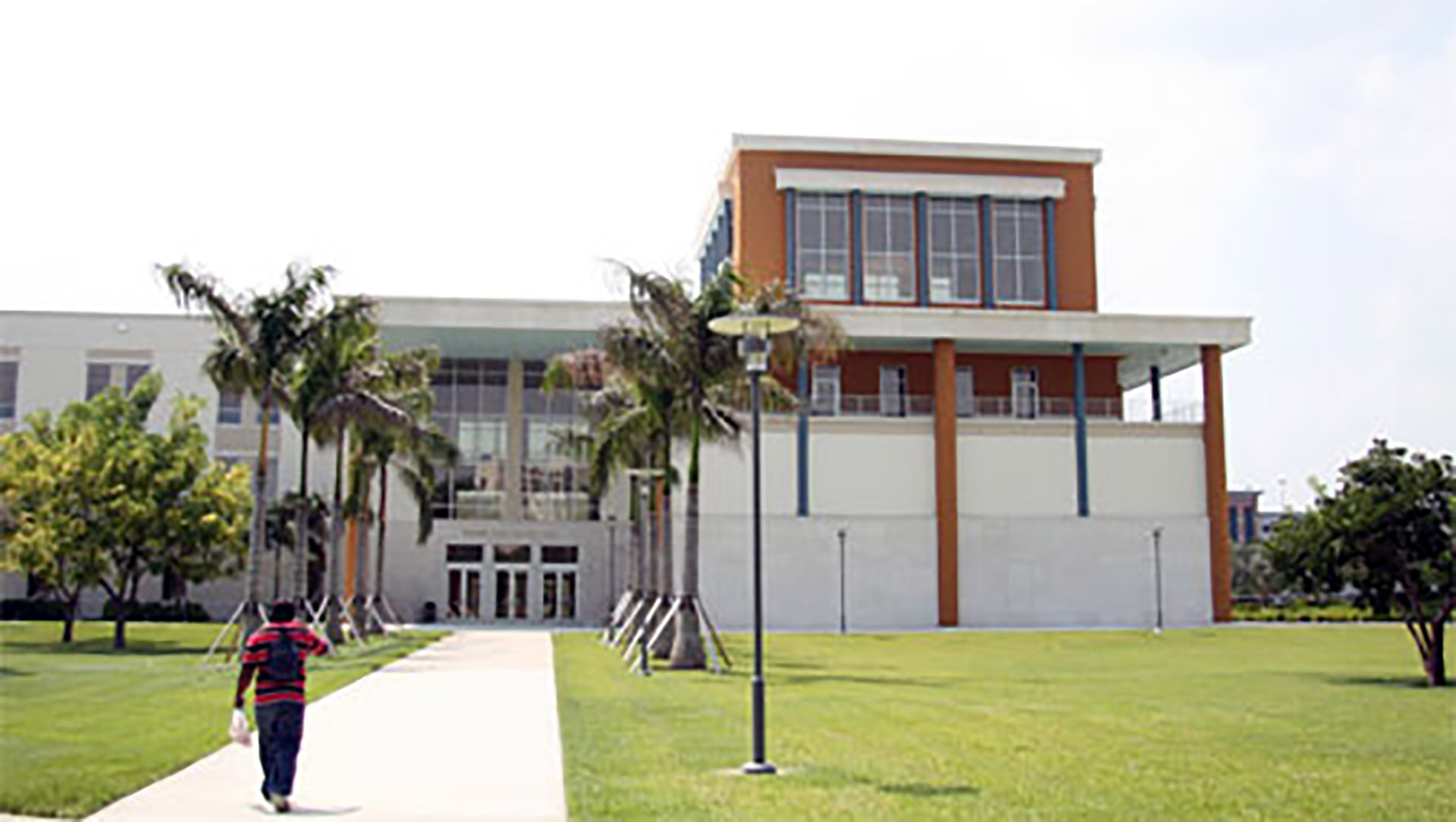 La Universidad Internacional de la Florida es la casa de estudios que gradúa el mayor número de ingenieros latinos y afro-americanos en el país