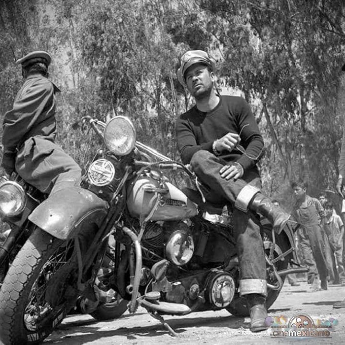 Qué pasó con la motocicleta más famosa de Pedro Infante - Infobae acróbatas 
