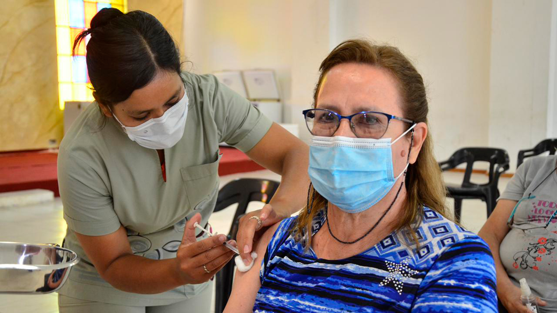 El requisito que deben cumplir estas personas para recibir la cuarta dosis es que hayan cumplido con, al menos, cuatro meses desde la inoculación con la primera dosis de refuerzo (la tercera aplicación)