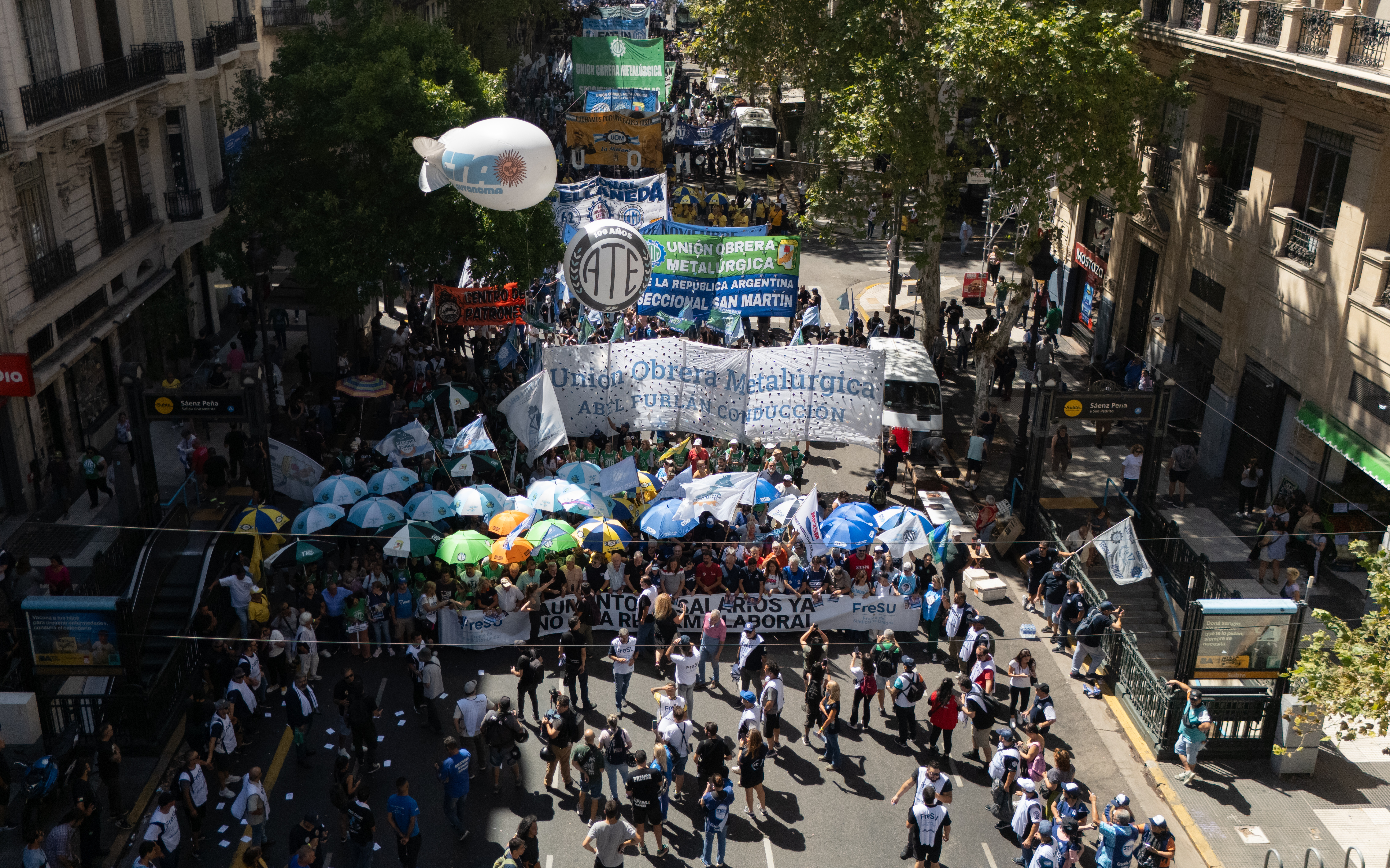 Damon Albarn y Jamie Hewlett, la sociedad creativa de Gorillaz, hablan de Trueno y Bizarrap: “Una generación de chicos realmente brillantes y creativos”