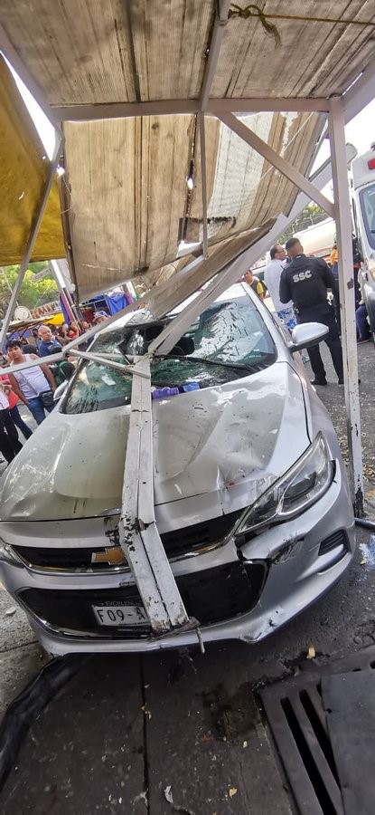 Auto embistió puesto de birria en Iztapalapa y dejó siete heridos - Infobae