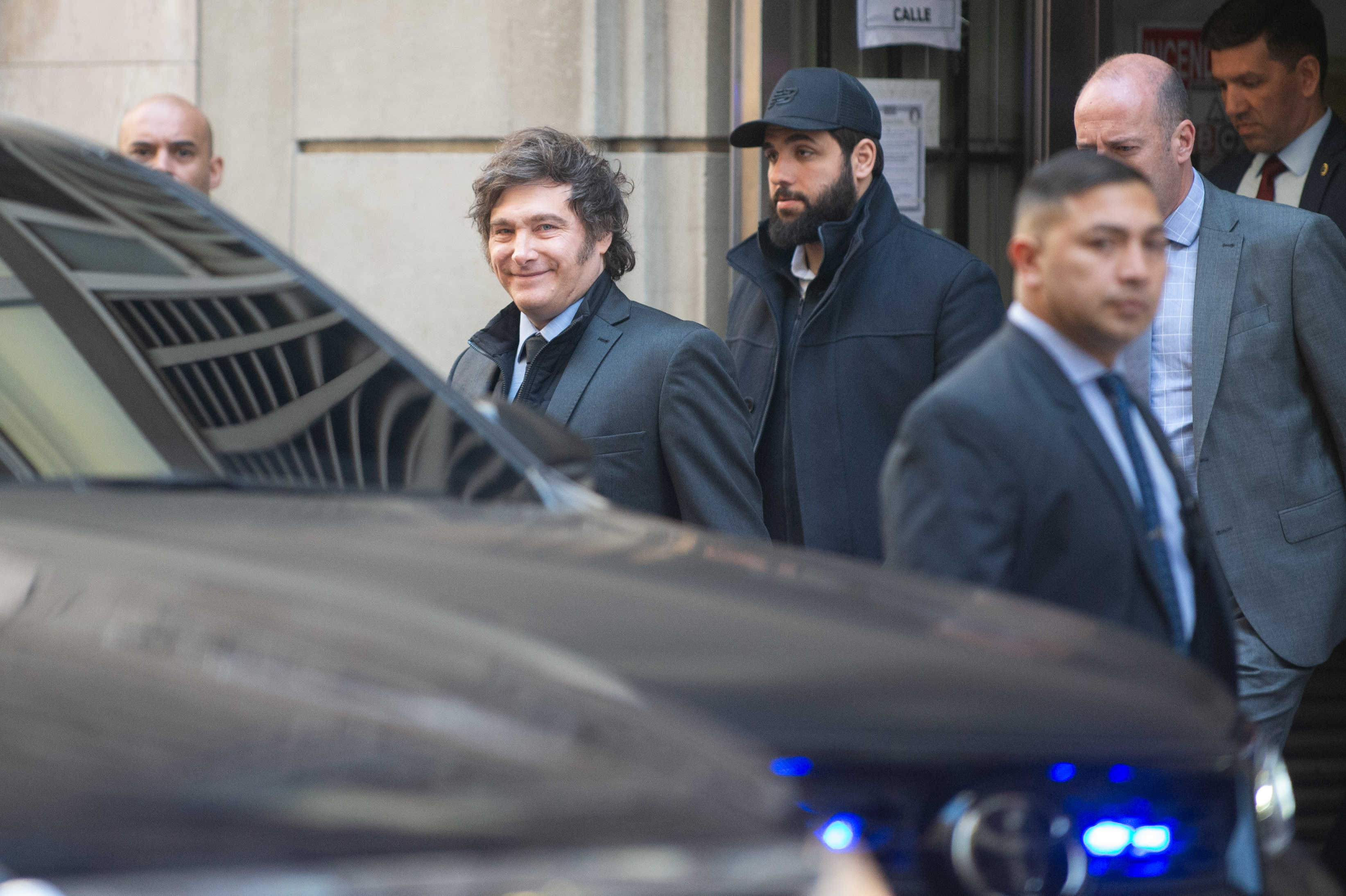 Milei atribuyó la suba de tasas al riesgo de una victoria electoral opositora: las claves de su explicación económica