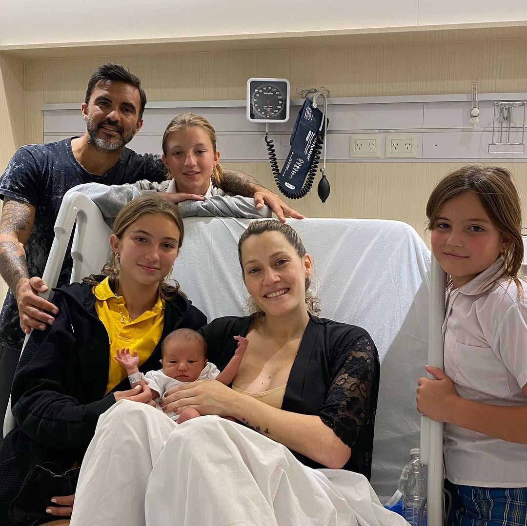 Luca Cubero dan orang tuanya menerima kunjungan dari putri Nicole Neumann (Instagram)