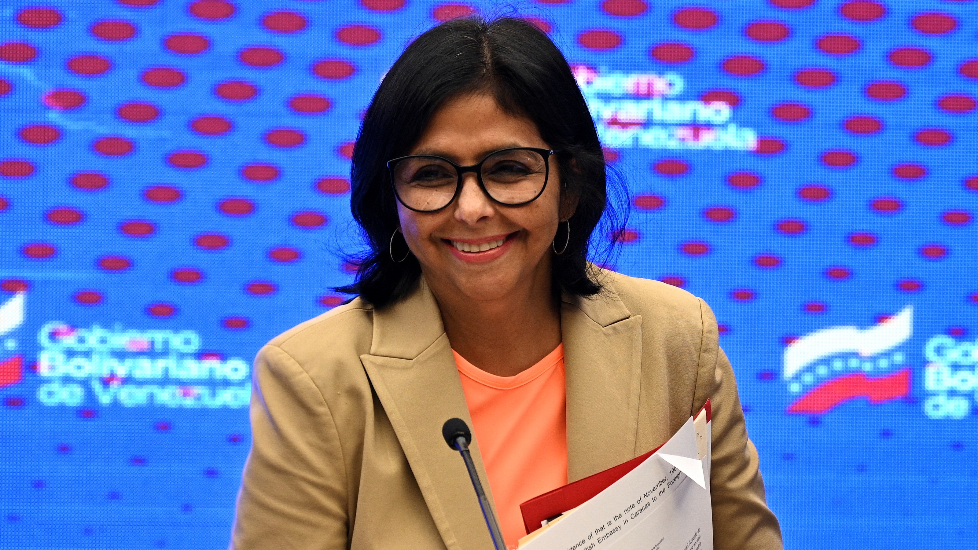 Delcy Rodriguez es observada con detenimiento por delegaciones exteriores que buscan una recomposición democrática en Venezuela (Reuters)