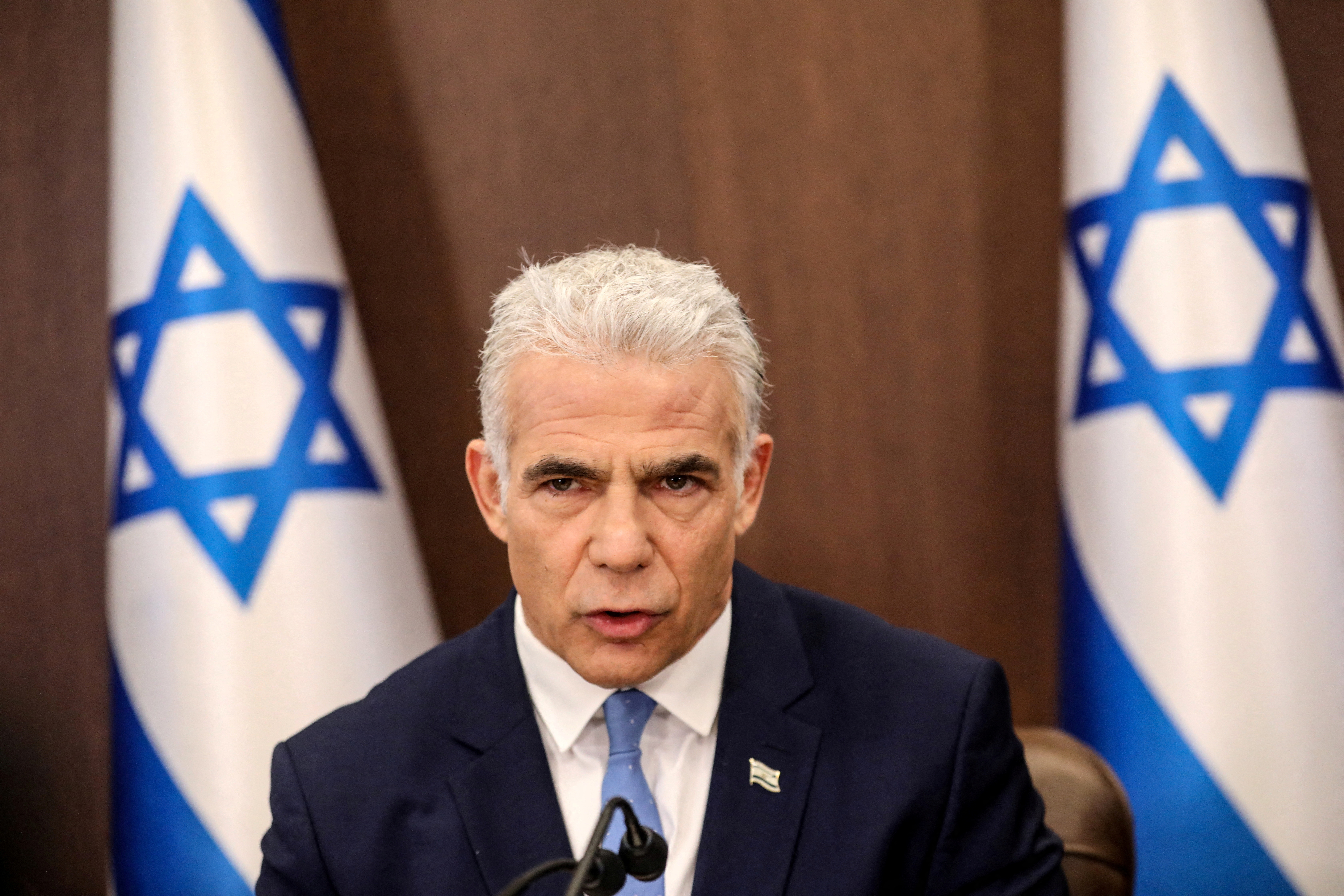 El primer ministro de Israel, Yair Lapid, encabeza la reunión semanal del gabinete en Jerusalén, el 31 de julio de 2022. Gil Cohen-Magen/Pool vía REUTERS/Archivo