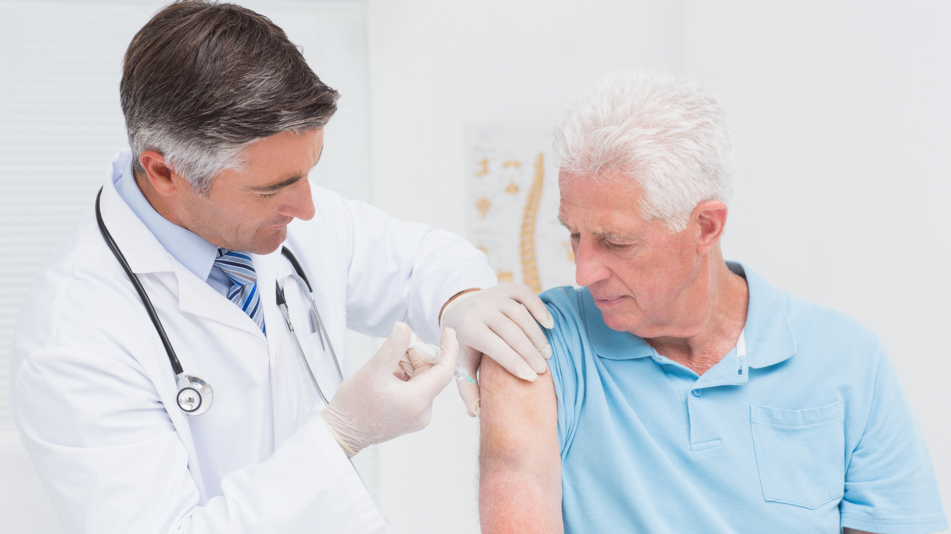 La vacuna contra la gripe puede prevenir las complicaciones por la infección por el coronavirus (Getty)
